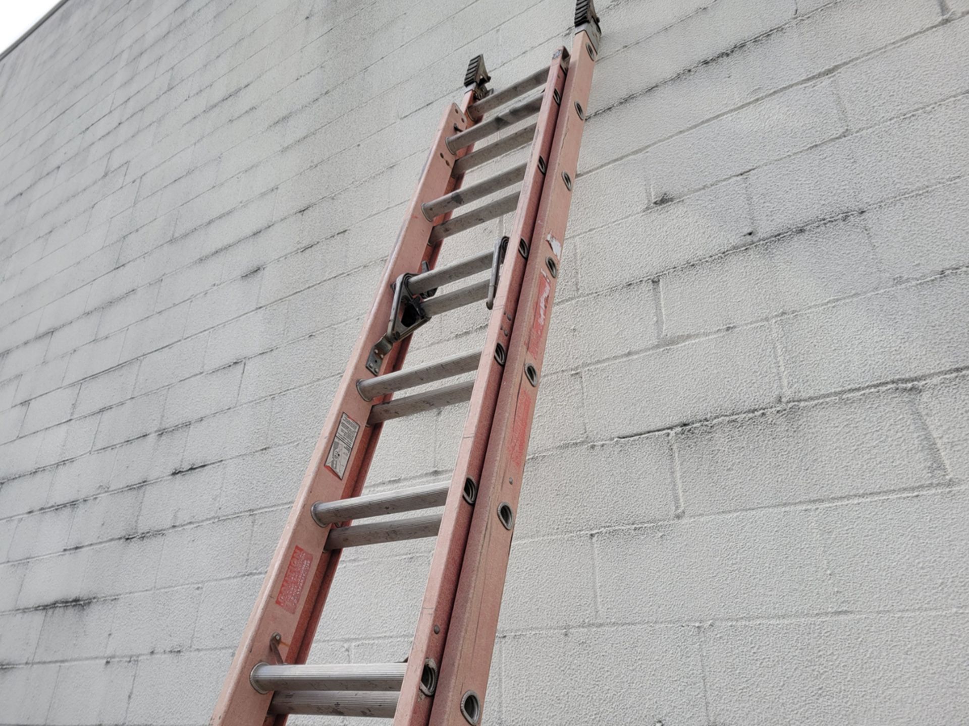 Louisville 24' Fiberglass Extension Ladder - Image 3 of 3