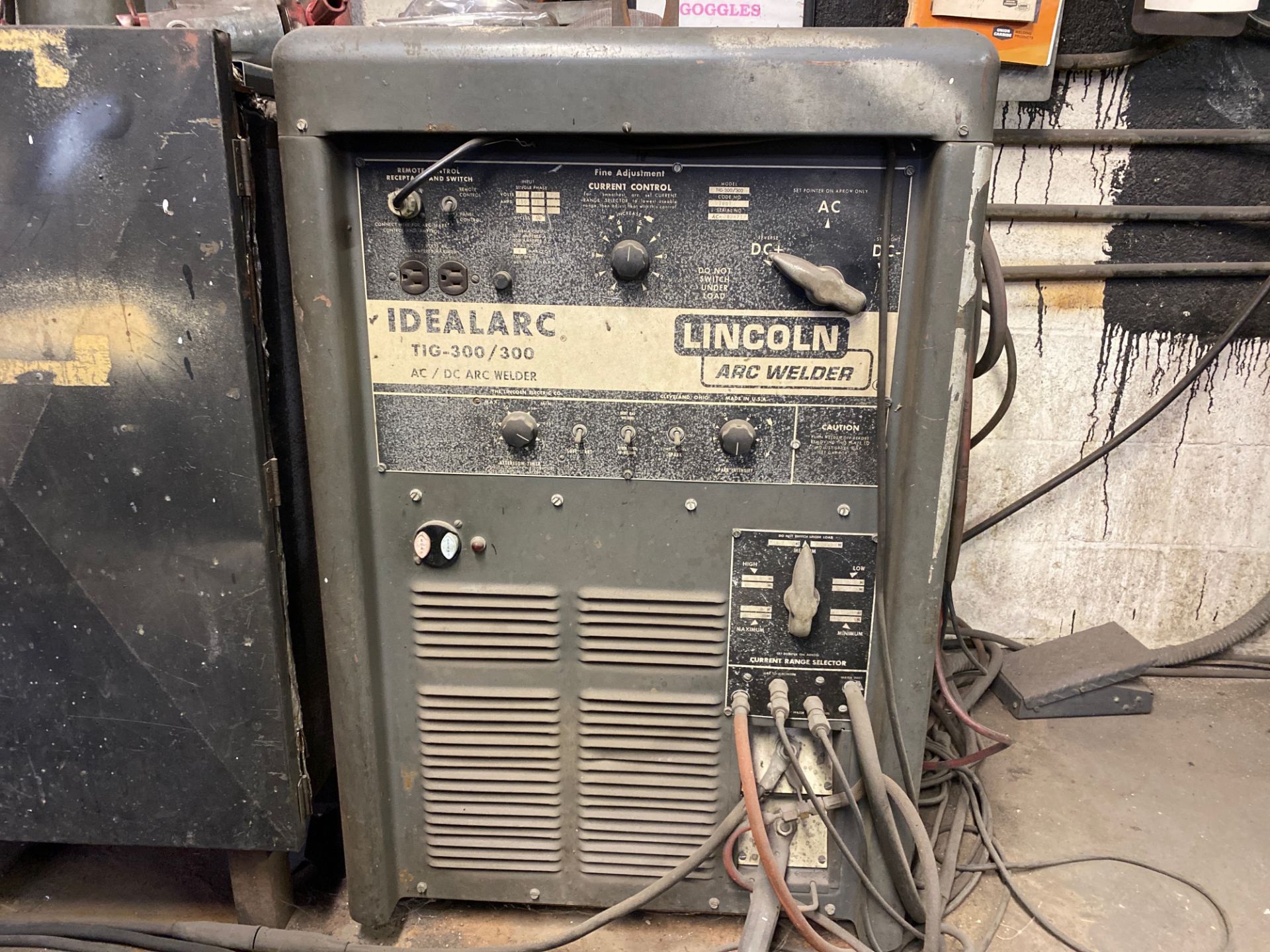 LINCOLN IDEALARC TIG 300/300 AC/DC Welder - Image 2 of 5