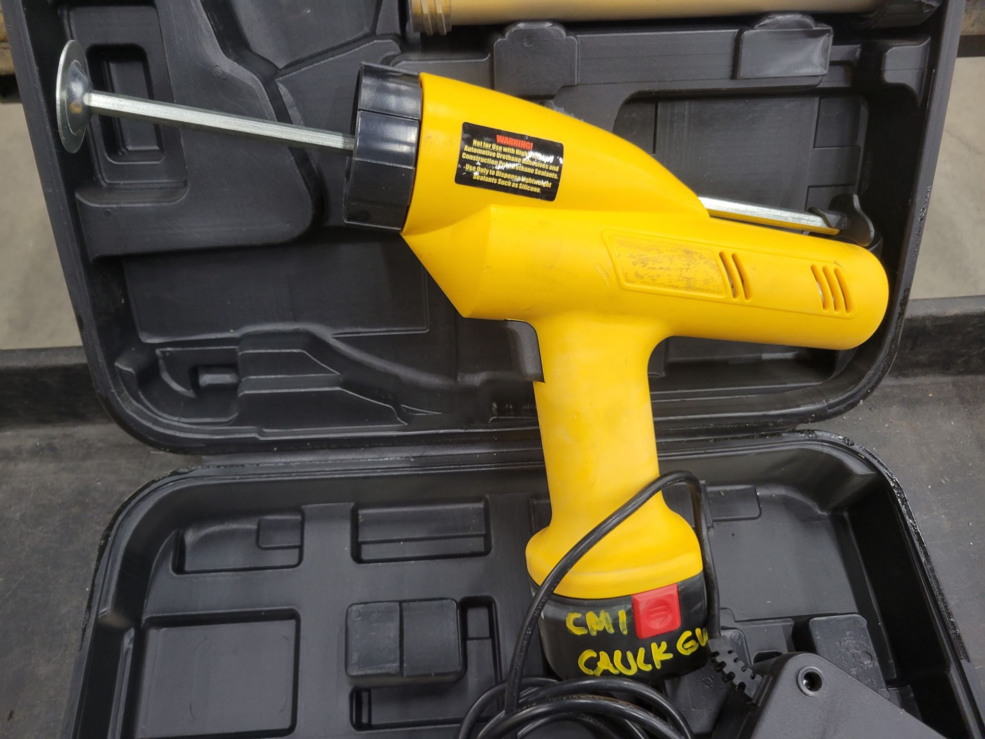 CRL LD188 Cordless Caulking Gun - Image 2 of 4