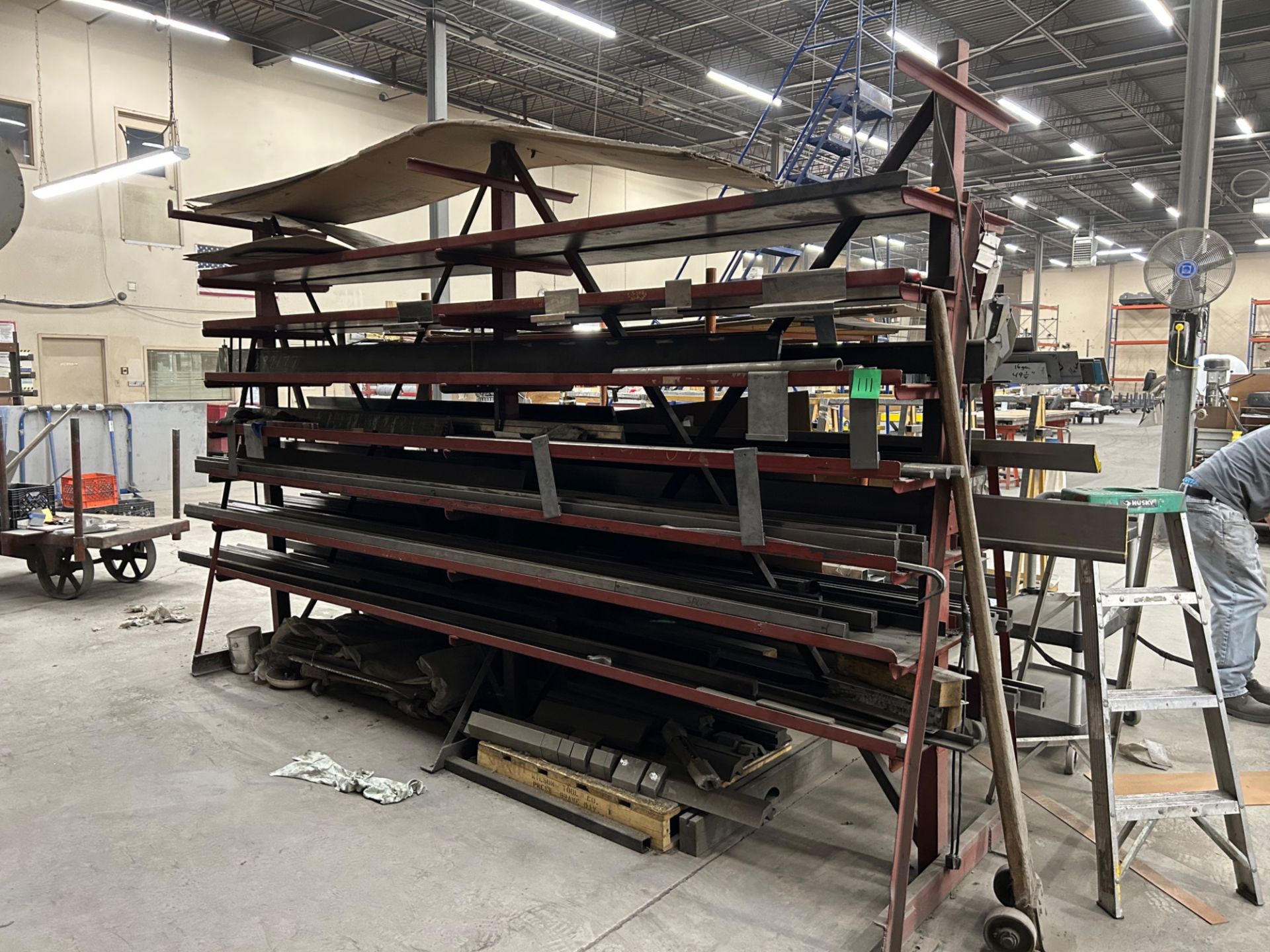 Free Standing Dual-Sided Cantilever Rack