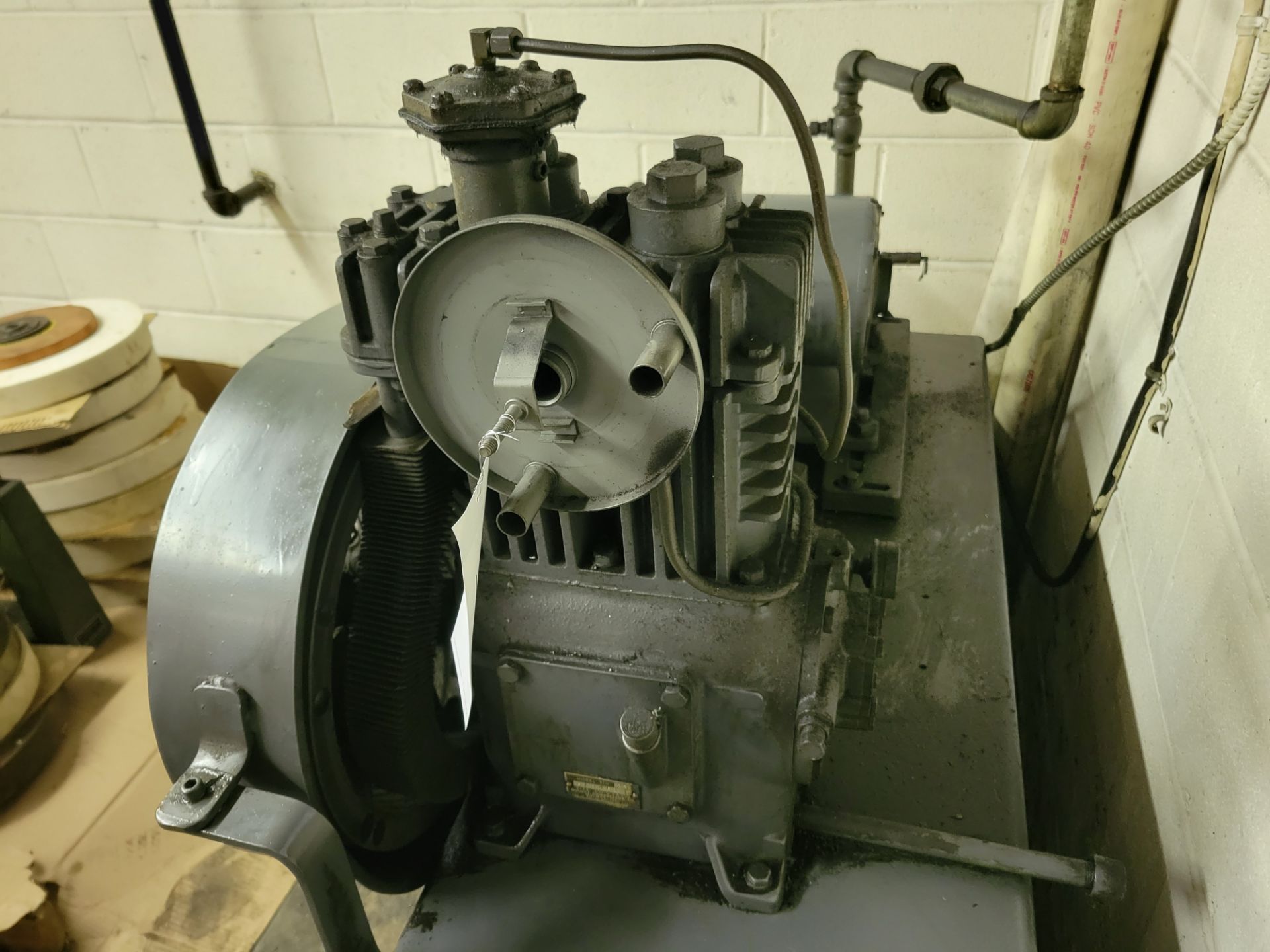 Quincy 60 Gallon Horizontal Air Compressor - Image 3 of 7