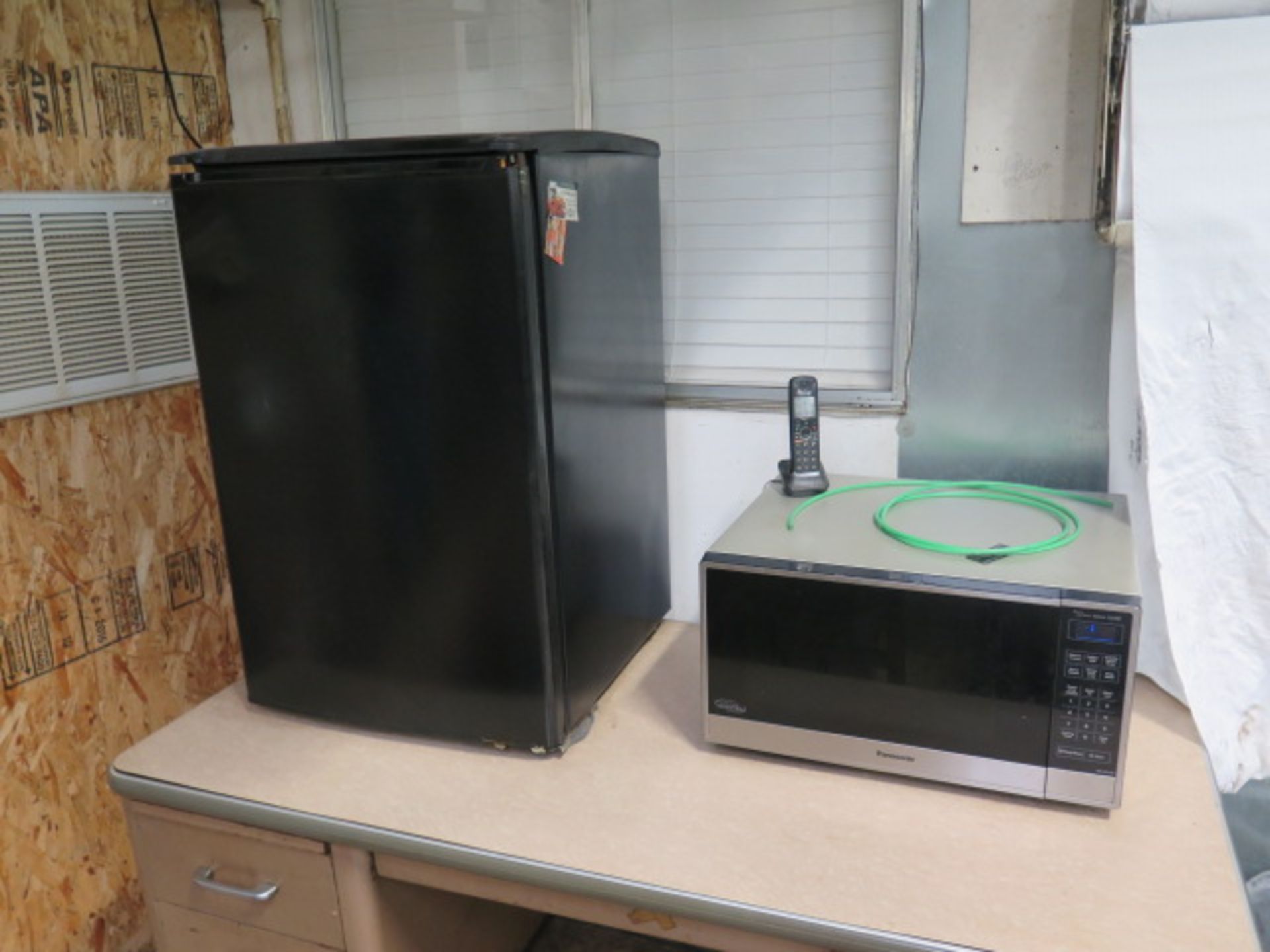 Refrigerator, Microwave, Desk and Picnic Table (SOLD AS-IS - NO WARRANTY) - Image 4 of 6