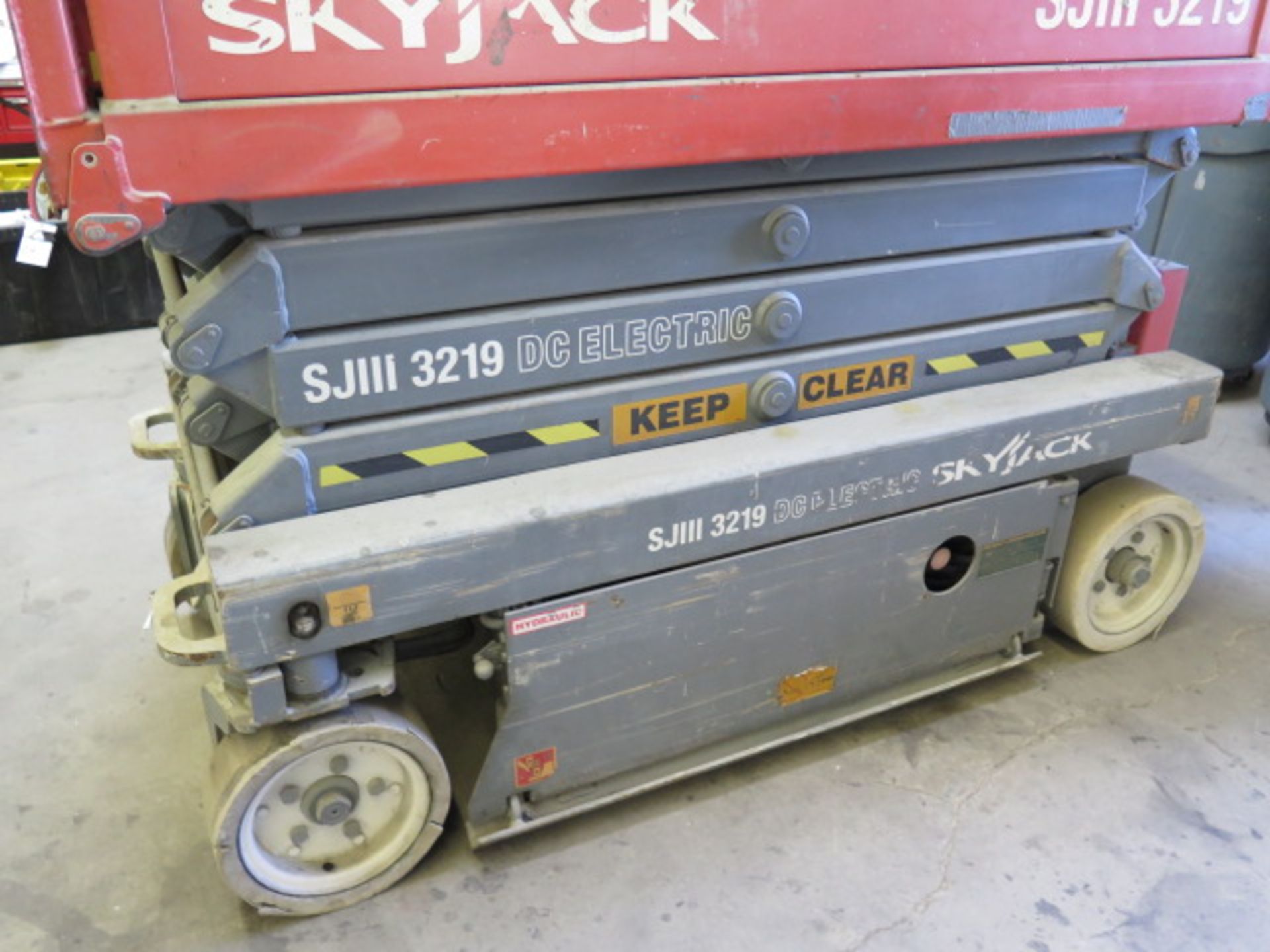 Skyjack SJIII 3219 DC Electric Scissor Platform Lift (SOLD AS-IS - NO WARRANTY) - Image 5 of 8