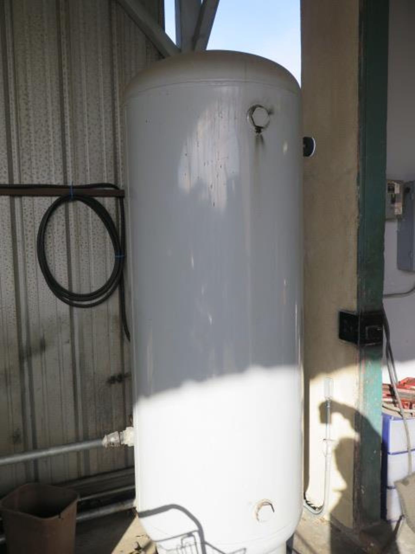 240 Gallon Vertical Air Storage Tank (SOLD AS-IS - NO WARRANTY) - Bild 2 aus 3