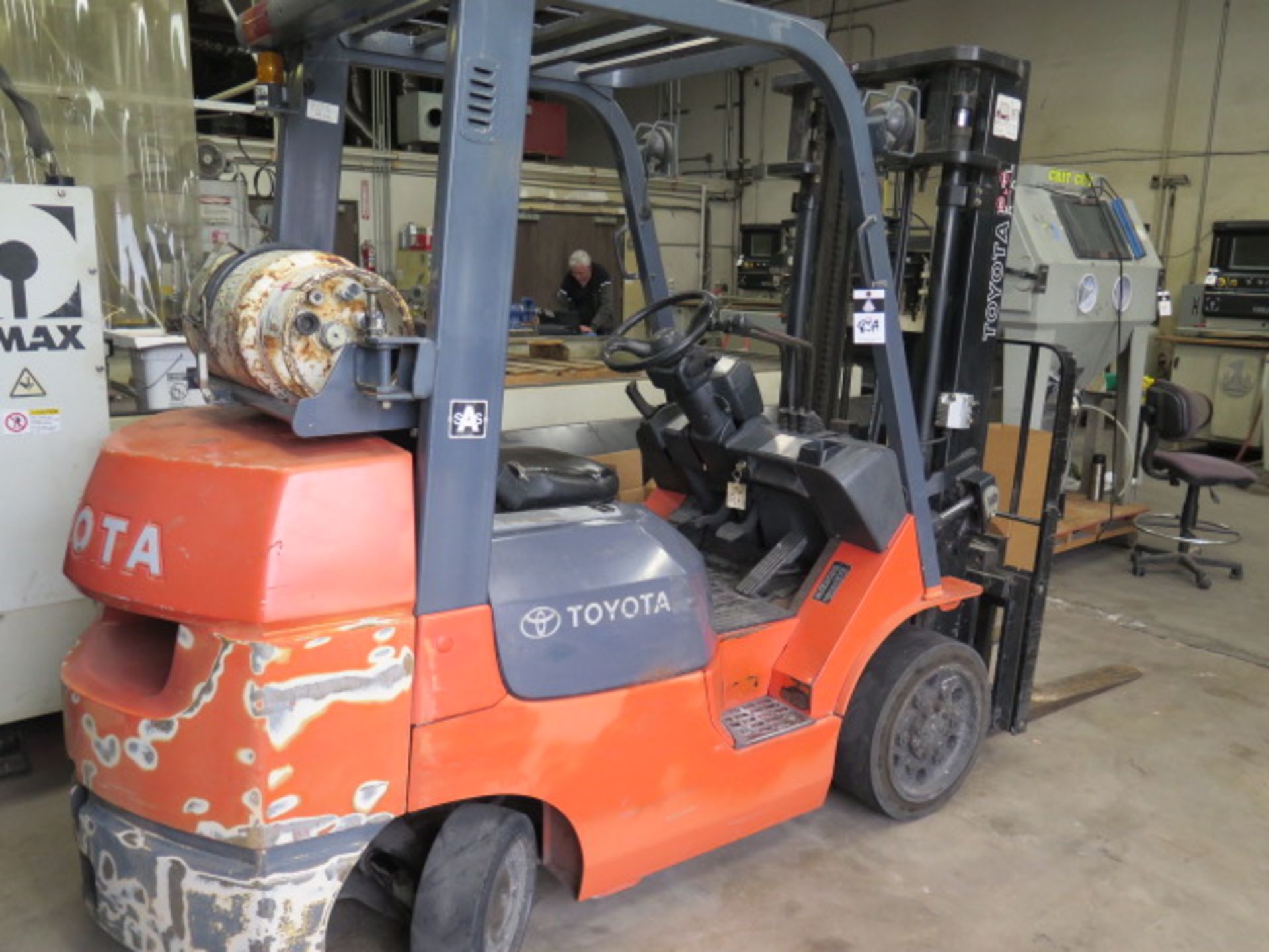 Toyota 7FCGU30 5600 Lb LPG Forklift s/n 63249 w/ 2-Stage, 131” Lift Height, Side Shift, SOLD AS IS - Image 5 of 14