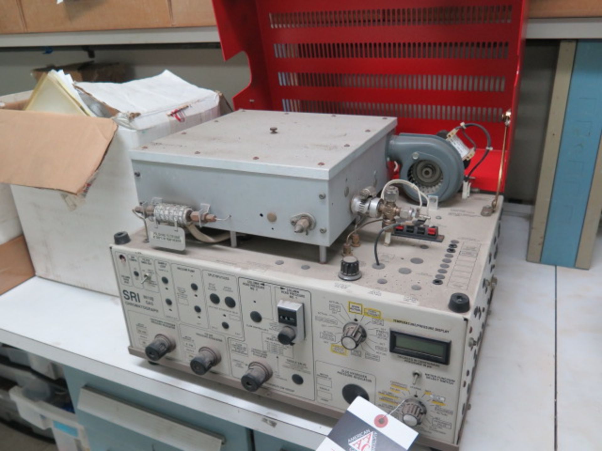 SRI 8610B Gas Chromatograph w/ Acces (SOLD AS-IS - NO WARRANTY) - Image 2 of 15