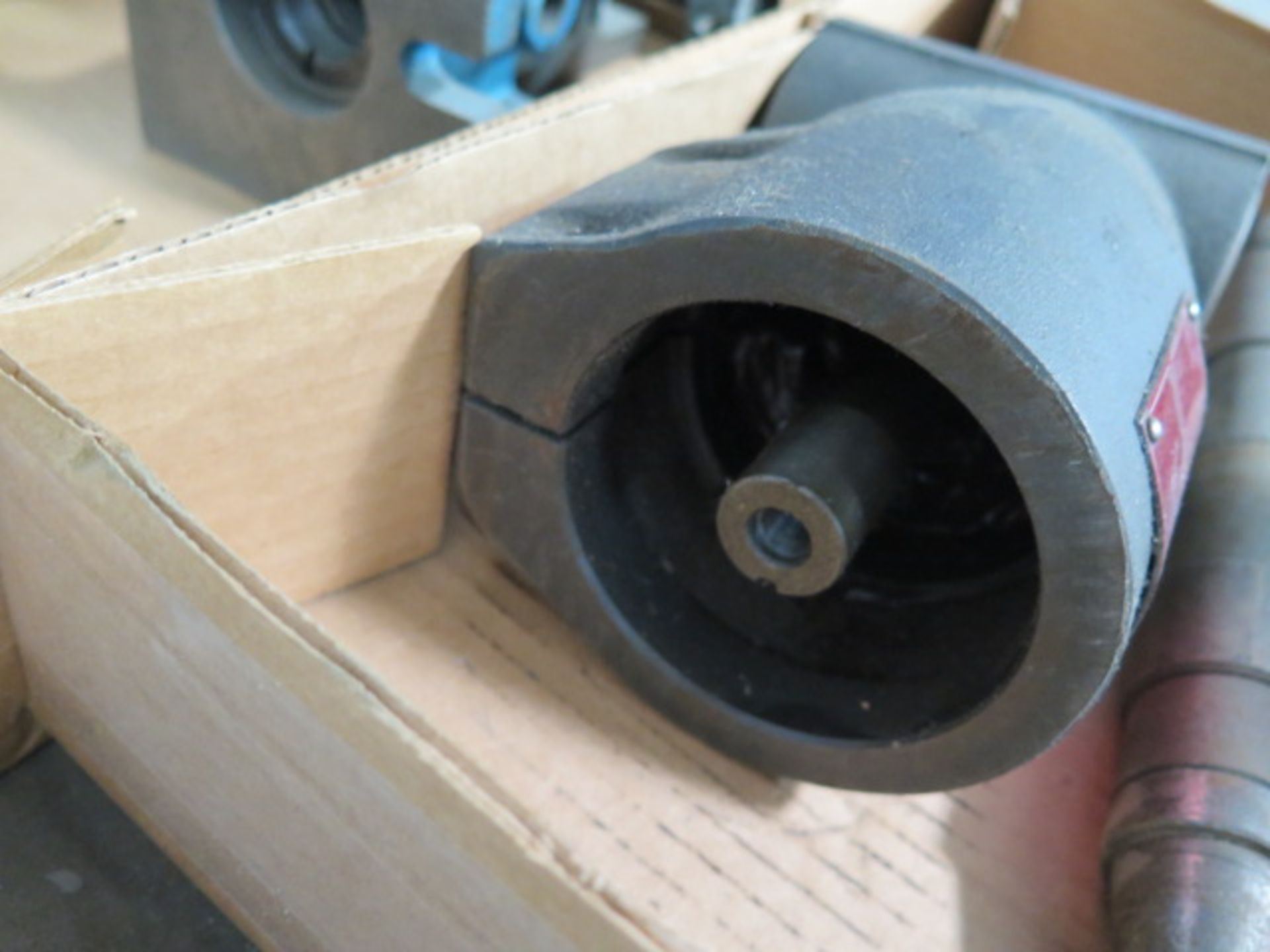 Dorian 90 Degree Milling Head w/ Tailstock and (2) Arbors (SOLD AS-IS - NO WARRANTY) - Image 4 of 5