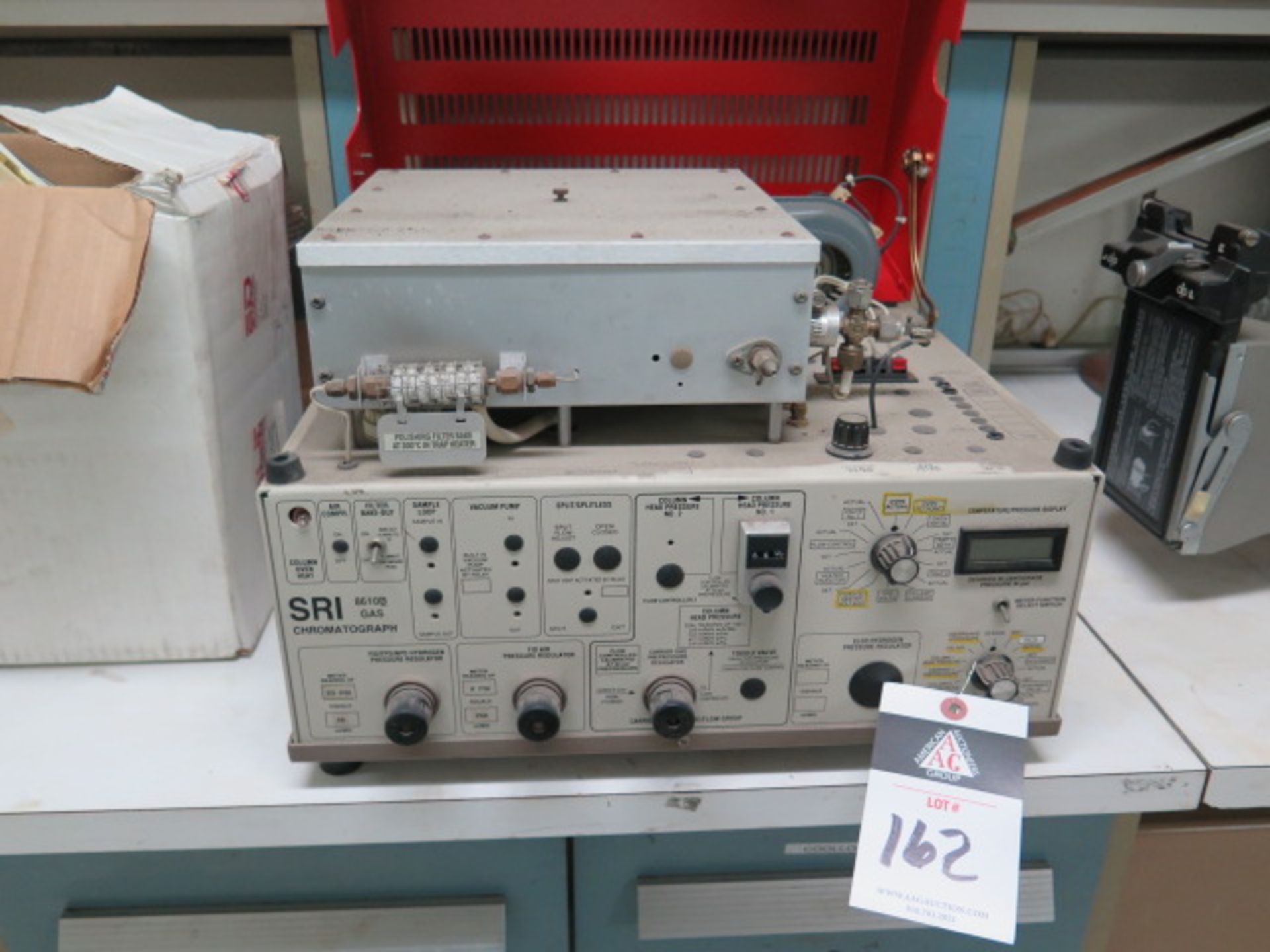 SRI 8610B Gas Chromatograph w/ Acces (SOLD AS-IS - NO WARRANTY)