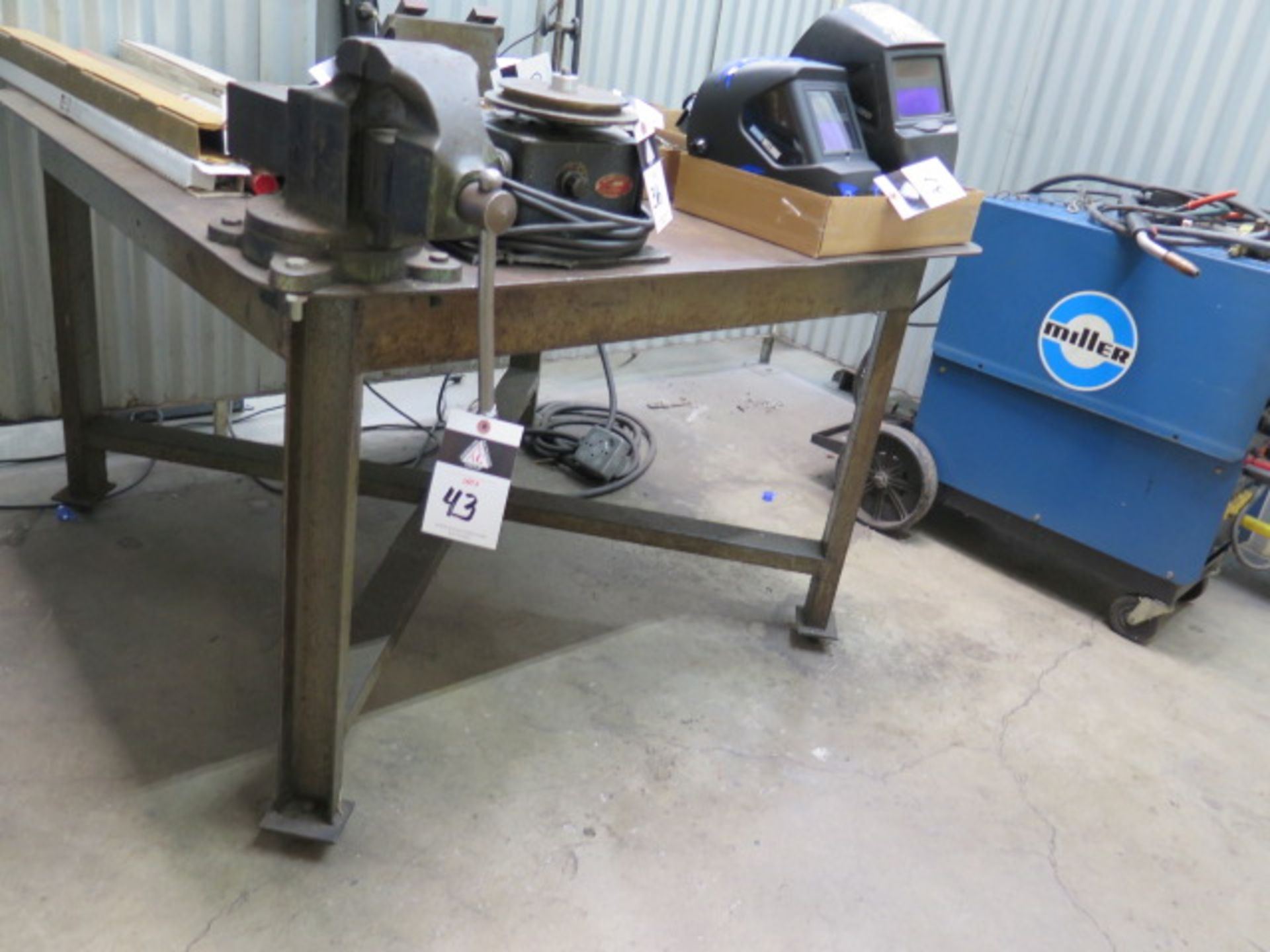 48” x 48” Steel Welding Table w/ Morgan 4” Bench Vise (SOLD AS-IS - NO WARRANTY) - Bild 2 aus 6