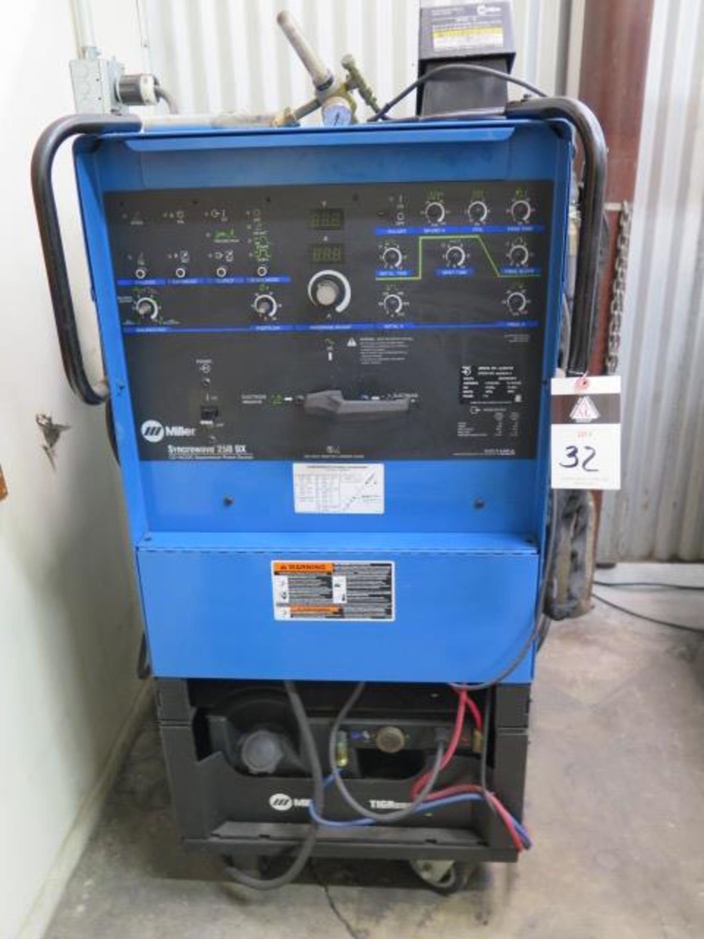 Miller Syncrowave 250DX CC-AC/DC Squarewave Power s/n LC353730 w/ TIG Runner Coolant, SOLD AS IS