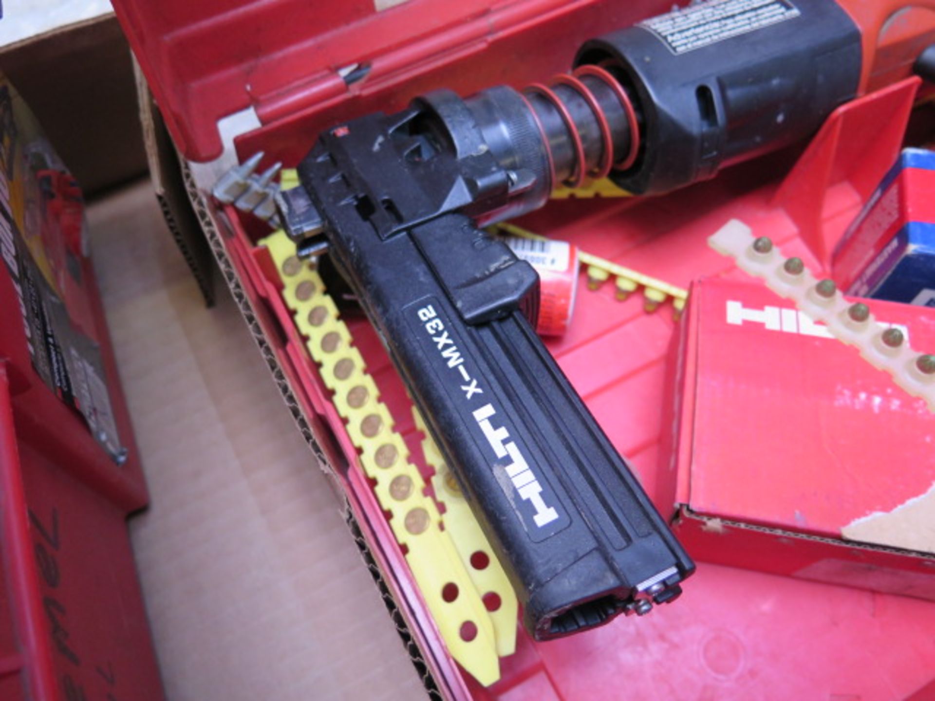 Hilti DX351 Powder Shot Tool w/ Acces (SOLD AS-IS - NO WARRANTY) - Bild 4 aus 8