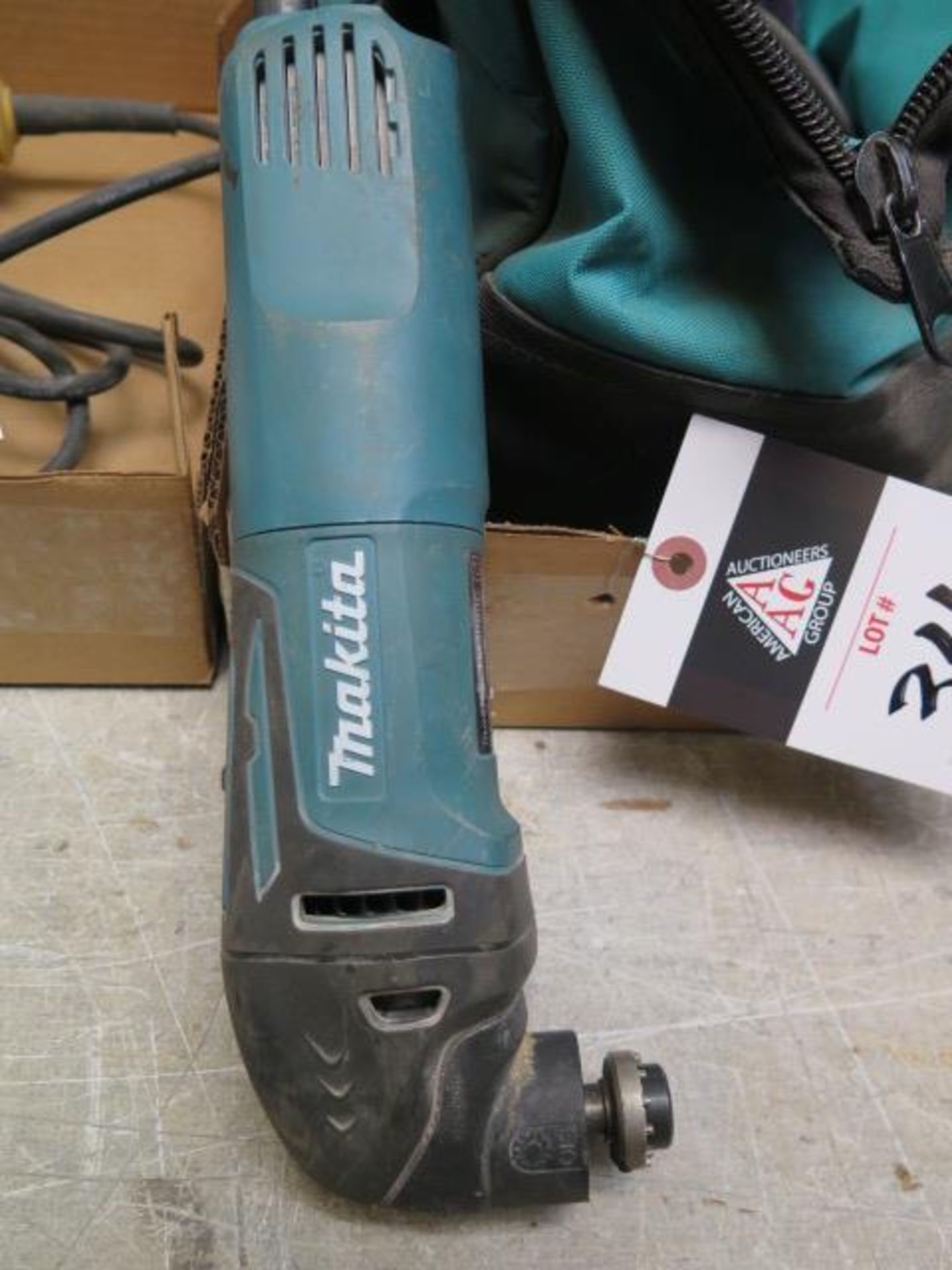 Makita TM3000C Multi-Cutter w/ Acces (SOLD AS-IS - NO WARRANTY) - Image 3 of 4