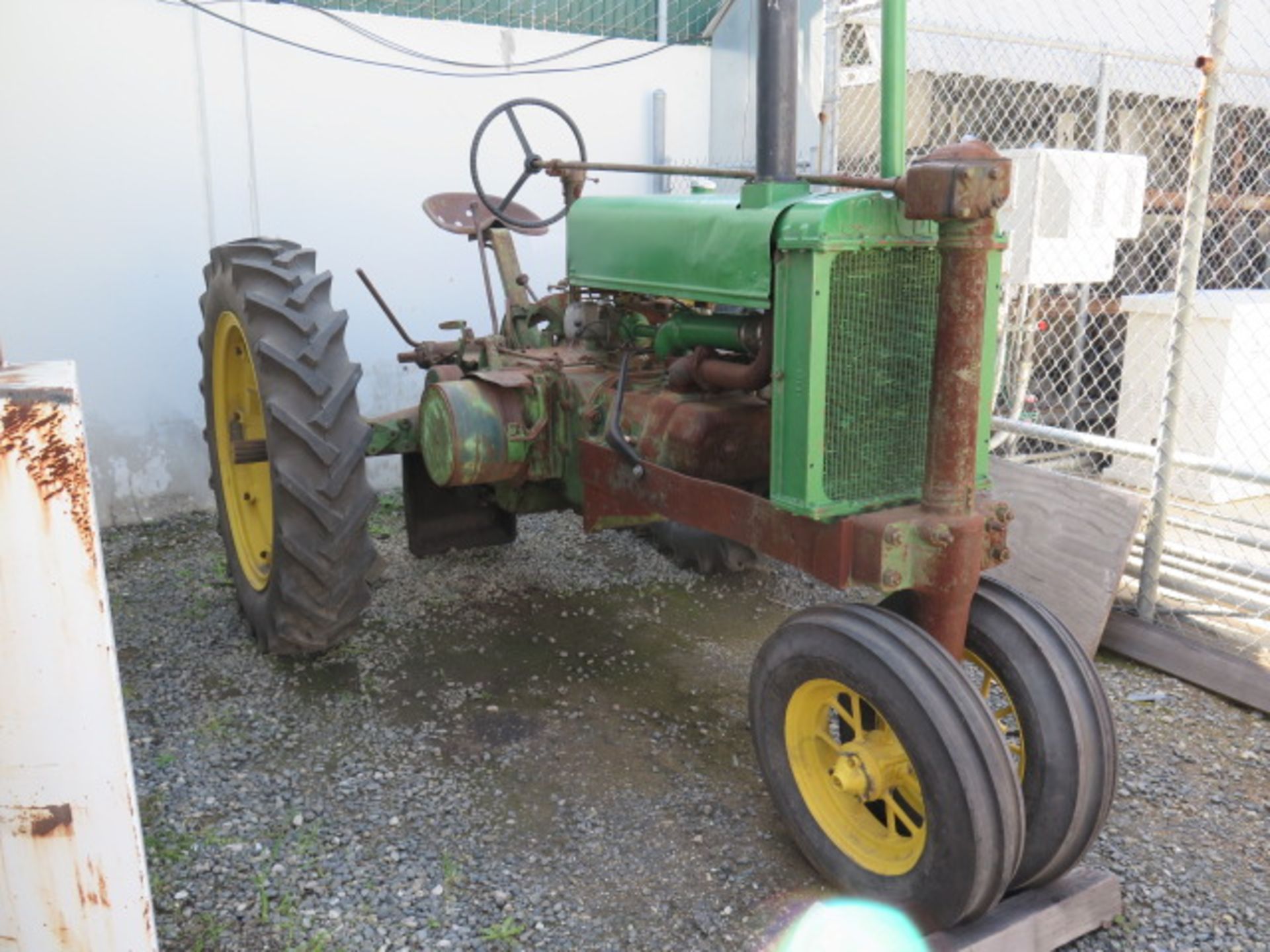 1937 John Deere mdl. G Tractor s/n 1115 Restoration Project with Many New Parts SOLD AS IS - Image 3 of 13