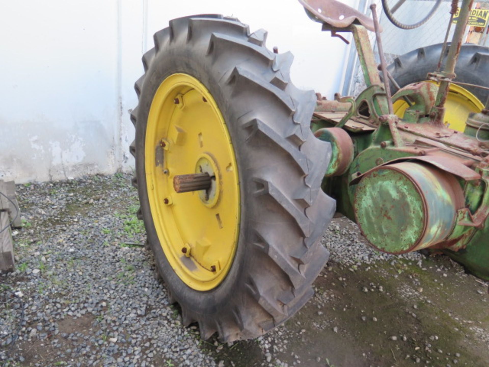 1937 John Deere mdl. G Tractor s/n 1115 Restoration Project with Many New Parts SOLD AS IS - Image 4 of 13