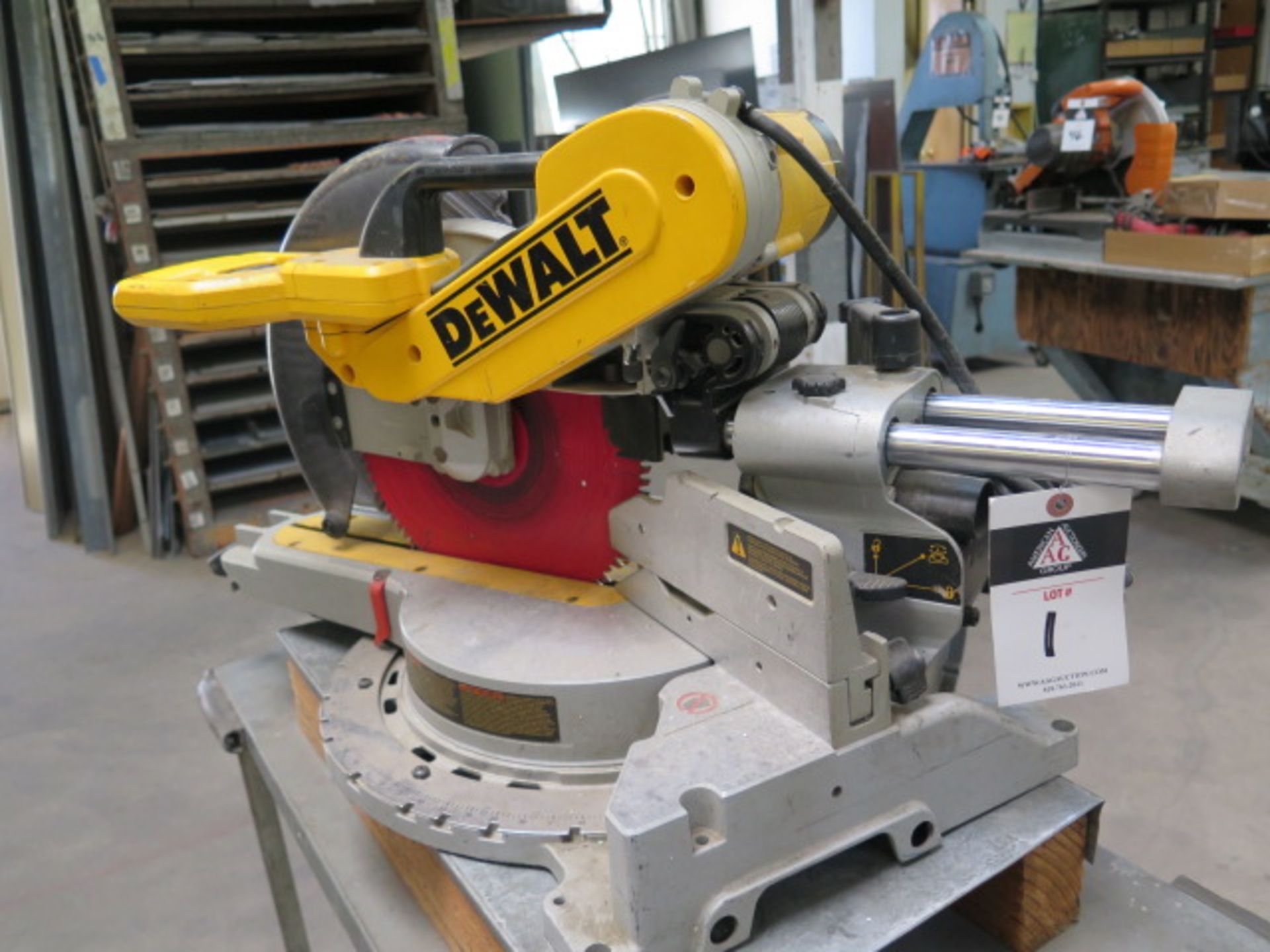 DeWalt DW718 12" Double Bevel Sliding Compound Miter Saw (SOLD AS-IS - NO WARRANTY) - Bild 3 aus 7