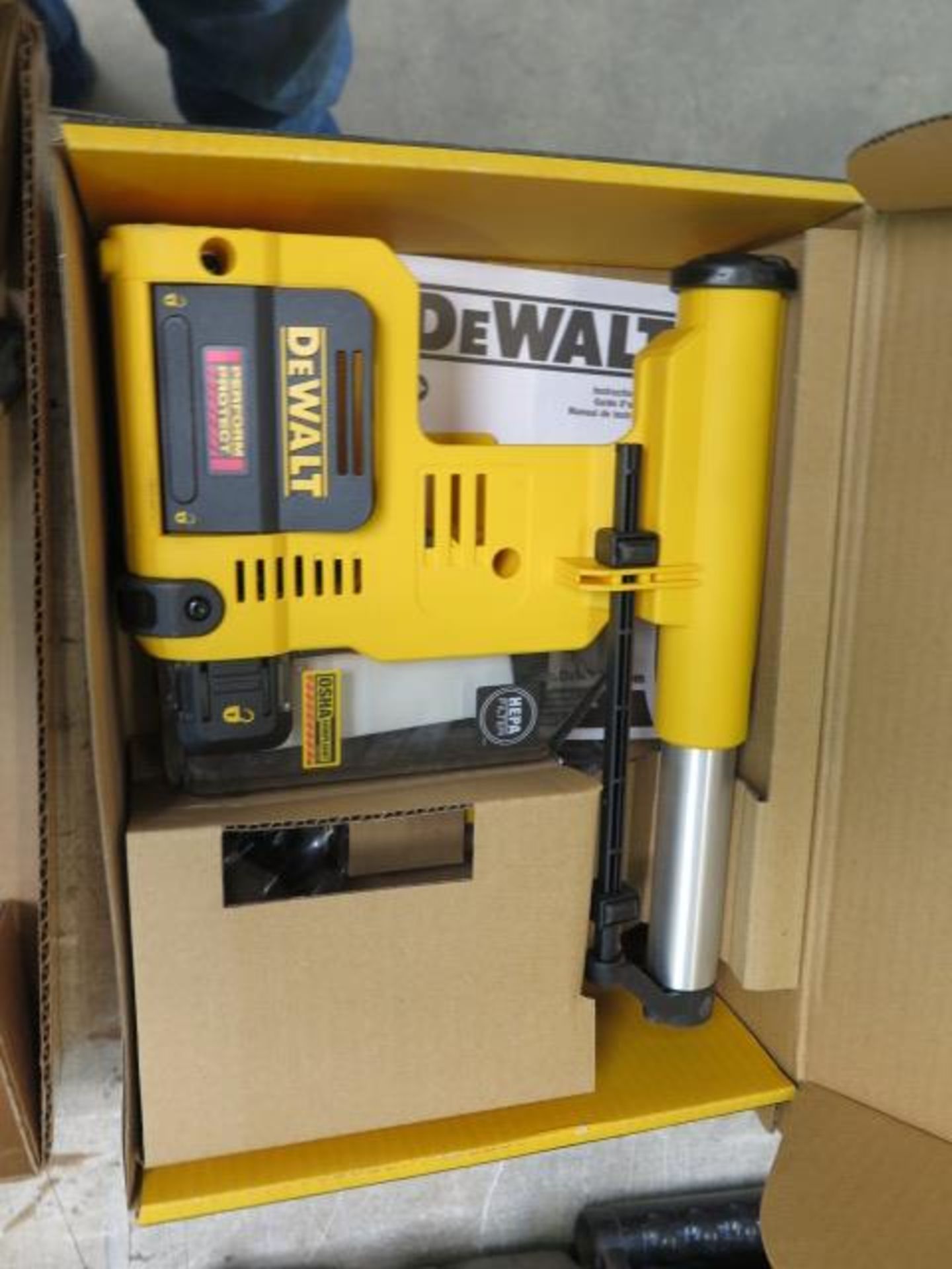 DeWalt DWH303DH Dust Extractors (2) (SOLD AS-IS - NO WARRANTY) - Image 4 of 7