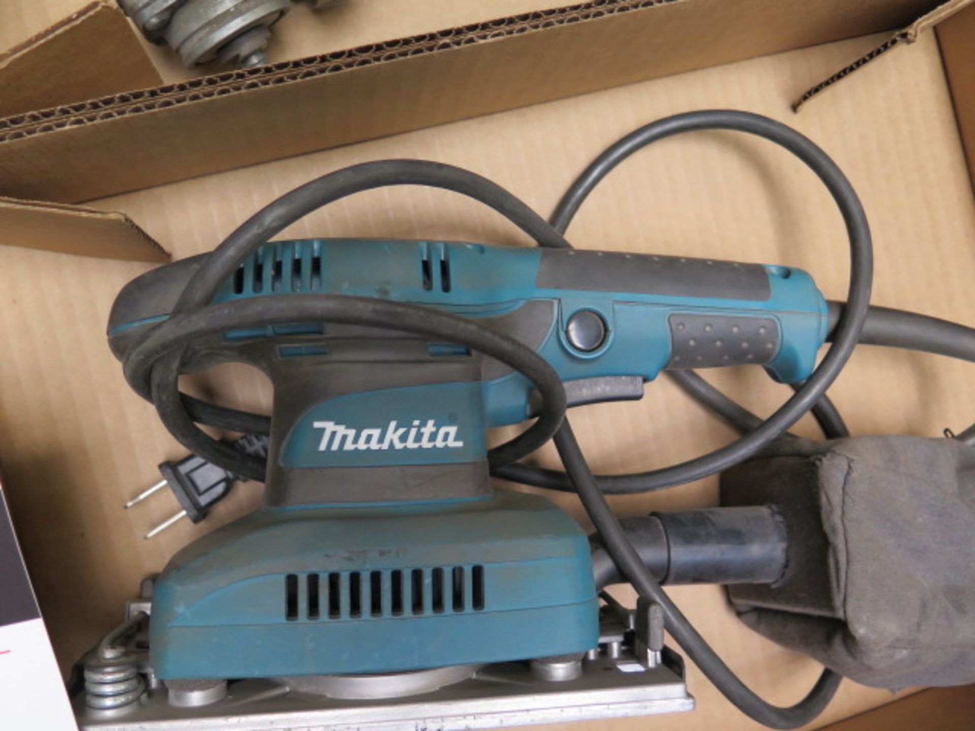 Makita Pad Sander (SOLD AS-IS - NO WARRANTY) - Image 4 of 5