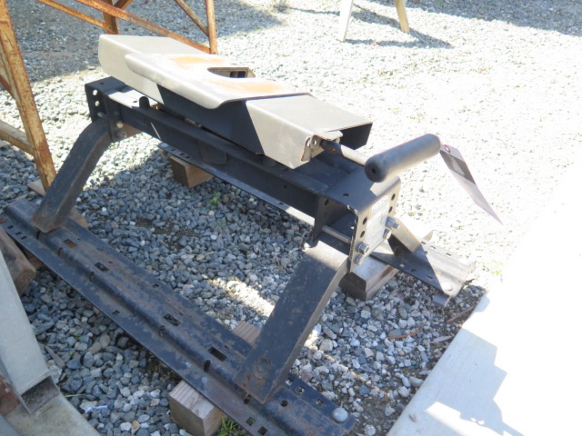 Reese 15,000 Lb 5th Wheel Trailer Hitch (SOLD AS-IS - NO WARRANTY) - Image 4 of 5