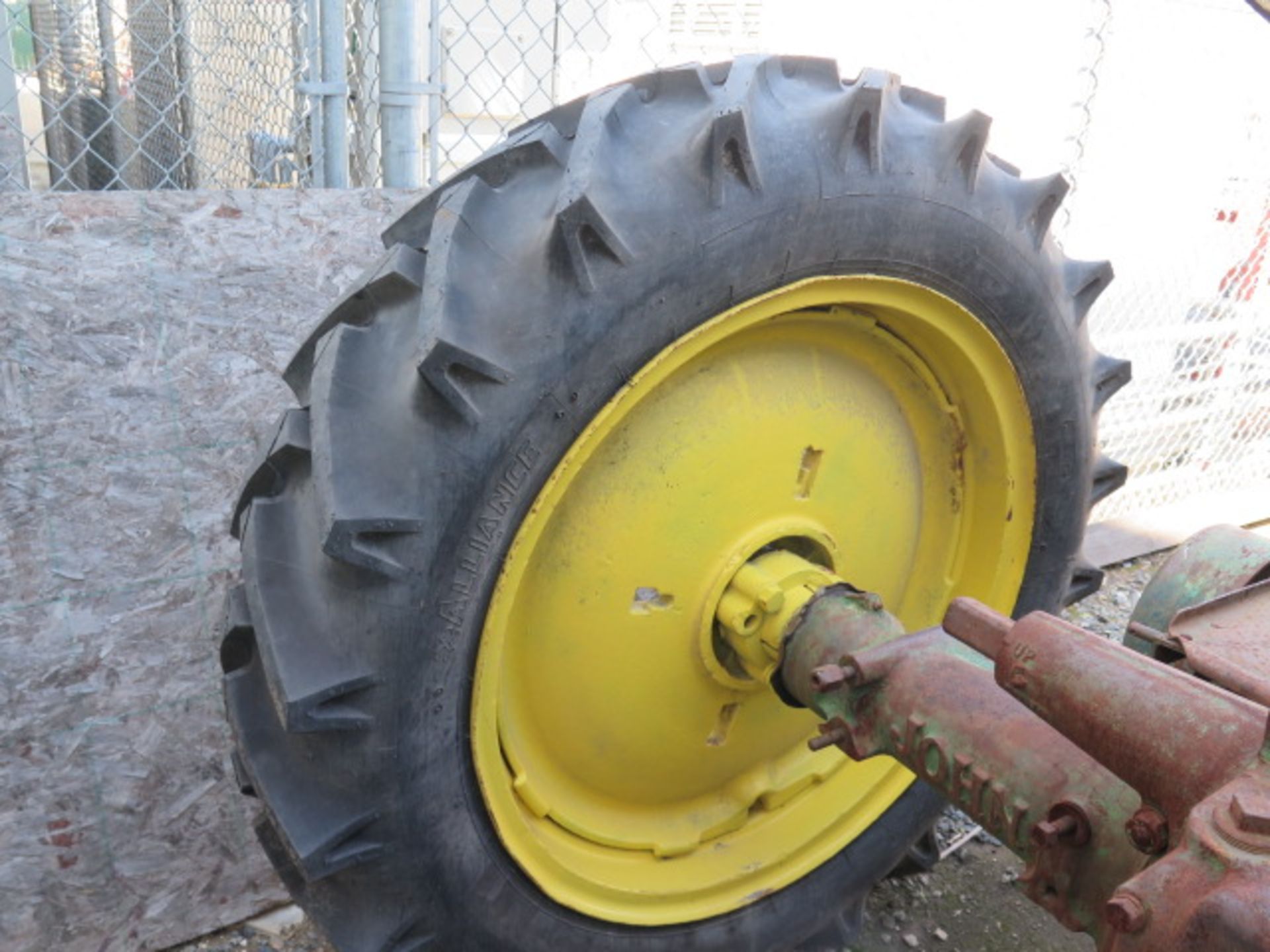 1937 John Deere mdl. G Tractor s/n 1115 Restoration Project with Many New Parts SOLD AS IS - Image 8 of 13