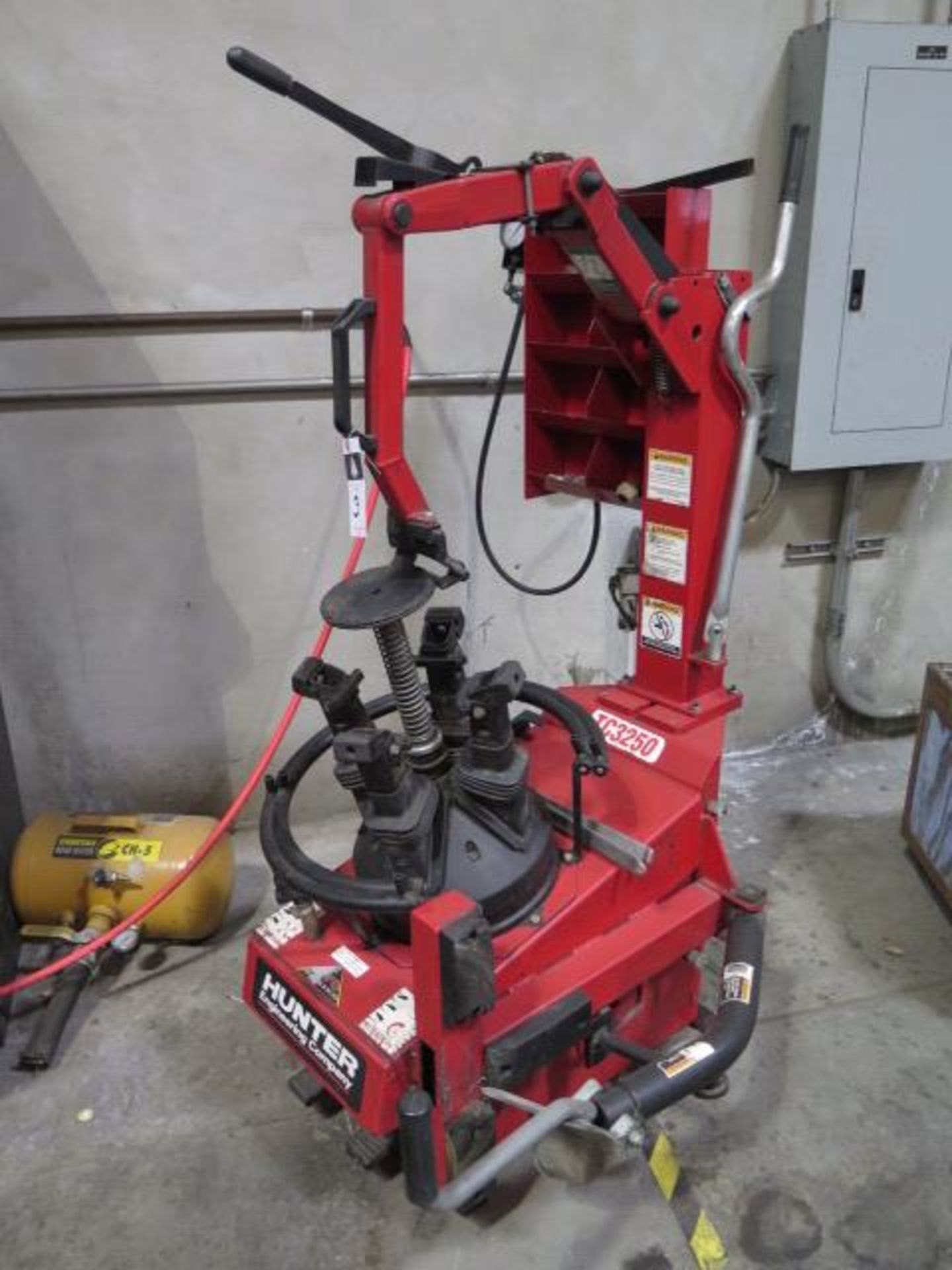 Hunter TC3250 mdl. 102K000 Tire Mounting Machine s/n 16696 (SOLD AS-IS - NO WARRANTY) - Image 2 of 18