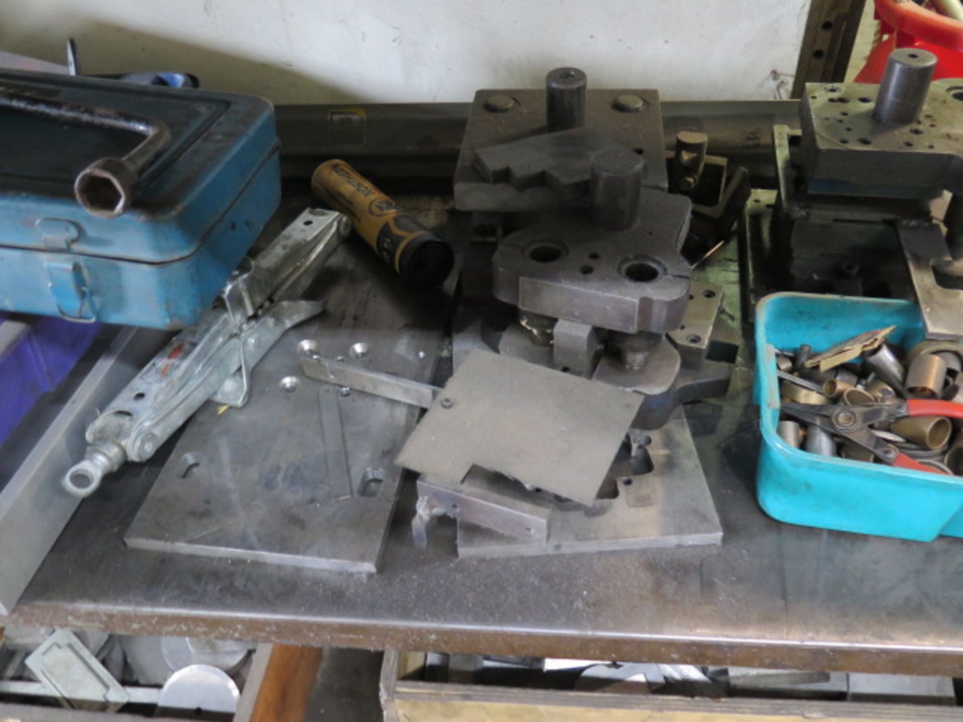 6" Bench Vise w/ Work bench (SOLD AS-IS - NO WARRANTY) - Image 5 of 6