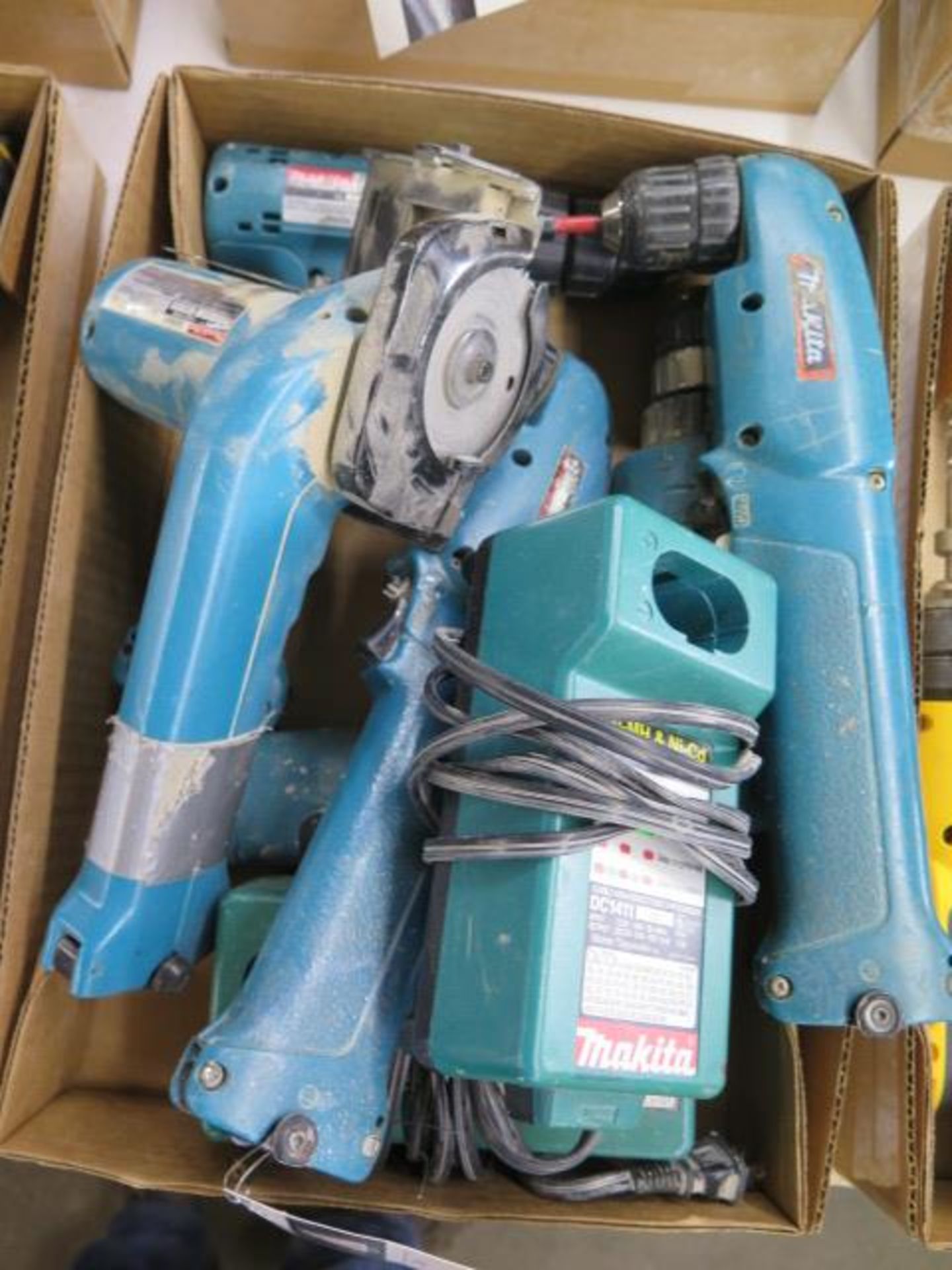 Makita 9.6Volt Cordless Dfrill, Angle-Drills and Circular Saw (5) w/ Chargers (SOLD AS-IS - NO - Bild 2 aus 6