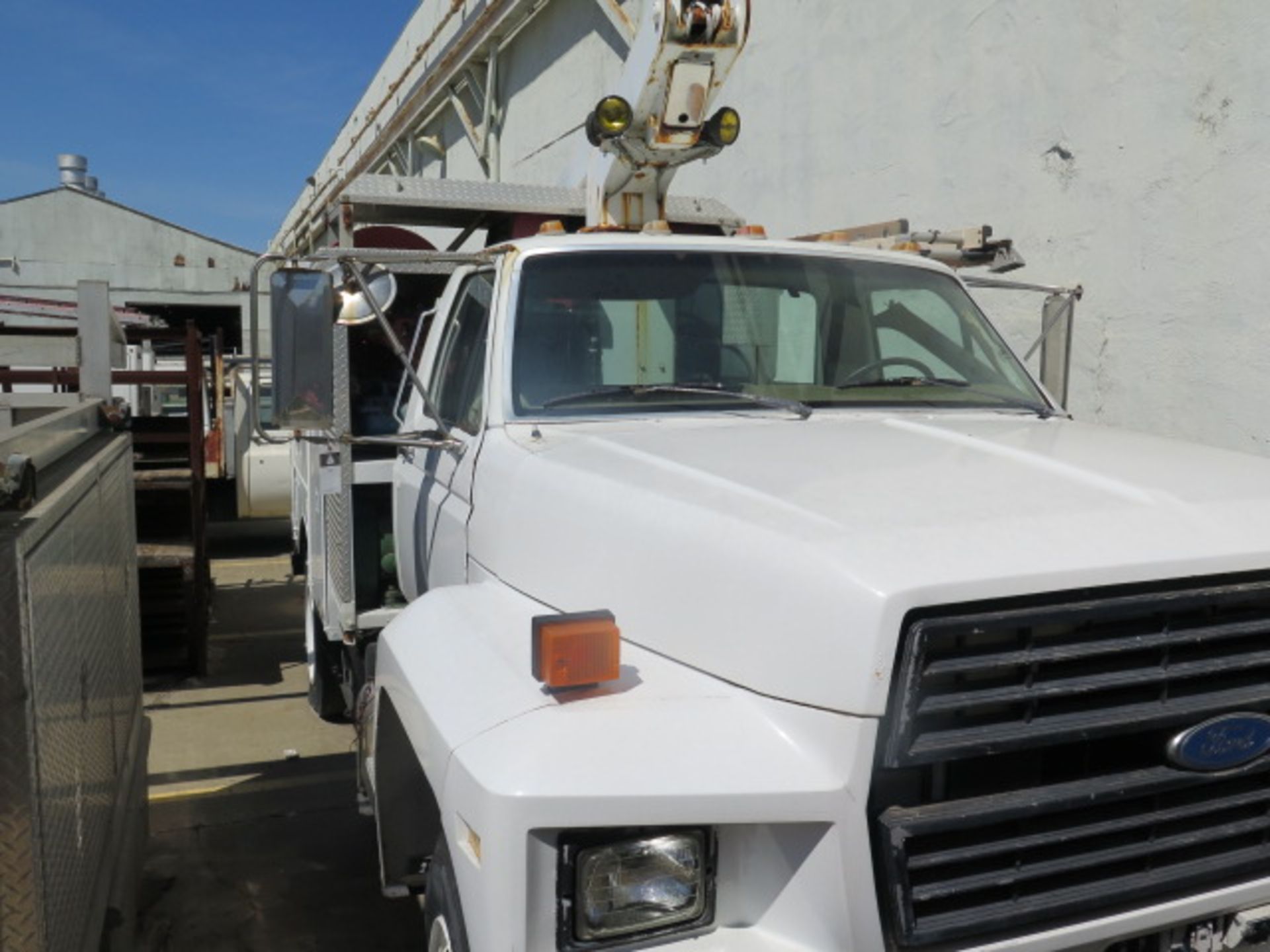 Ford 370-2V Basket Boom Lift Srv Truck Lisc# 98717L1 w/ Diesel,5-Sp Manual,NOT FOR CA USE,SOLD AS IS - Image 3 of 21