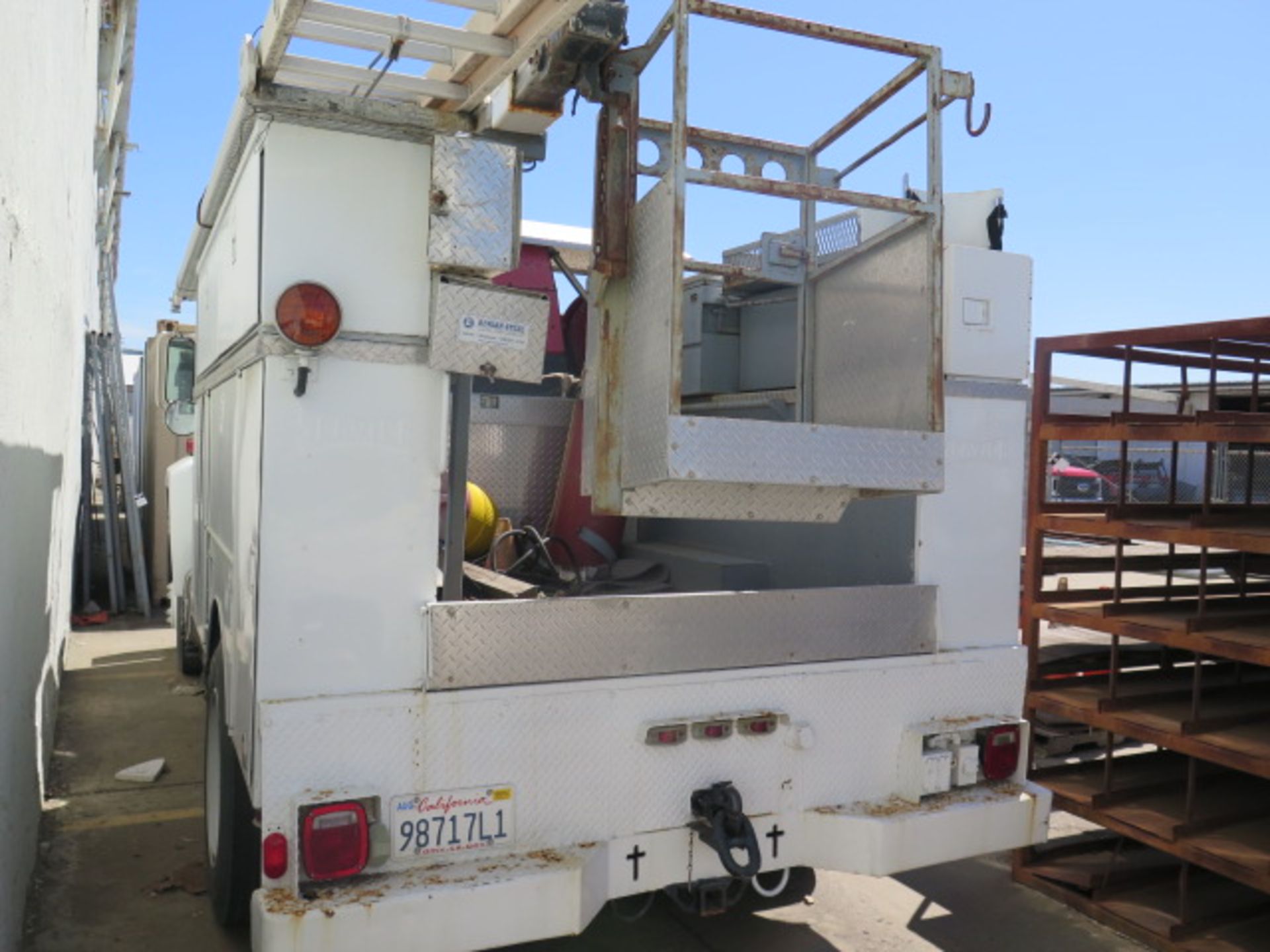 Ford 370-2V Basket Boom Lift Srv Truck Lisc# 98717L1 w/ Diesel,5-Sp Manual,NOT FOR CA USE,SOLD AS IS - Image 6 of 21