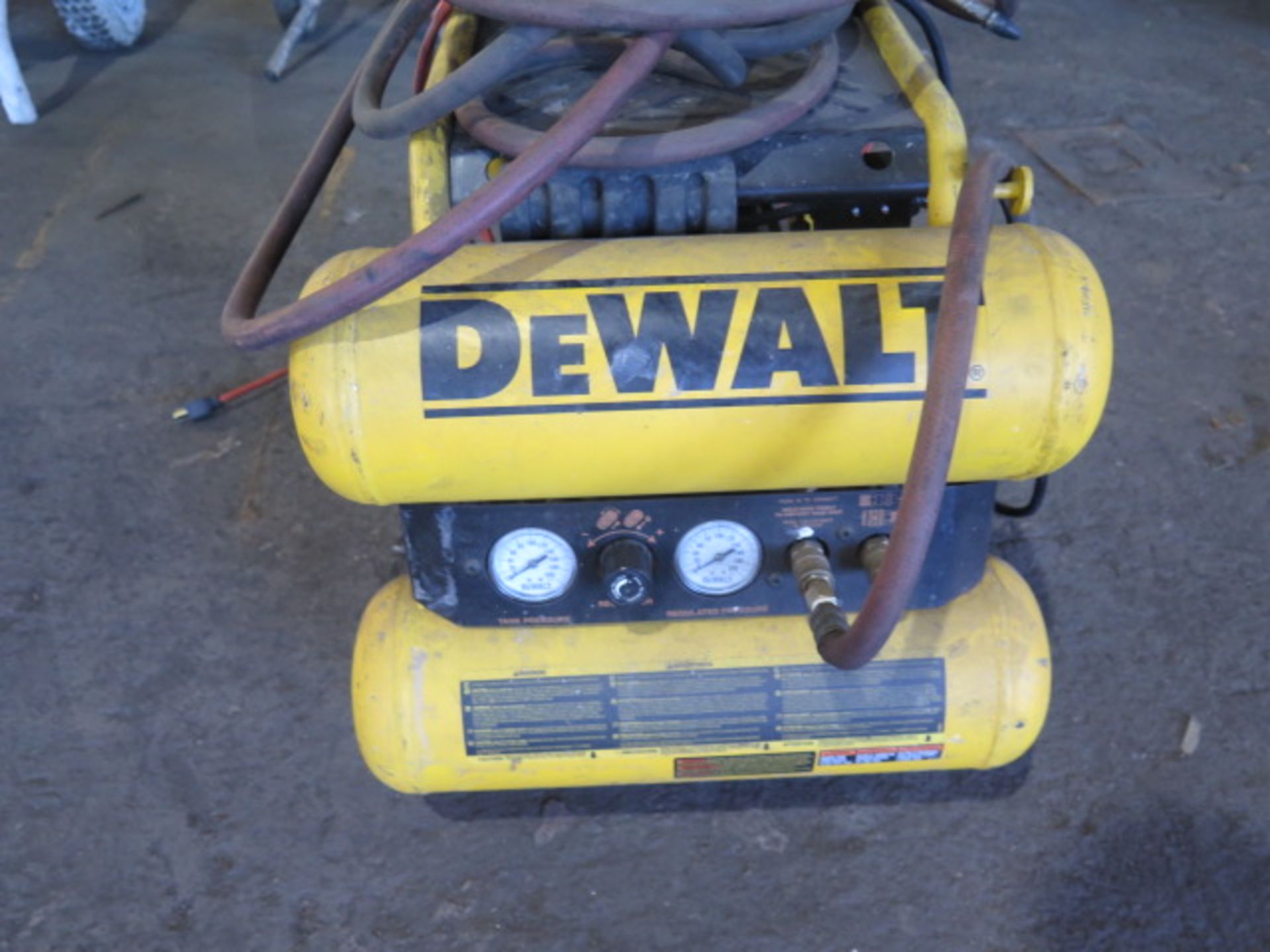 DeWalt Portable Air Compressor (SOLD AS-IS - NO WARRANTY) - Bild 4 aus 5