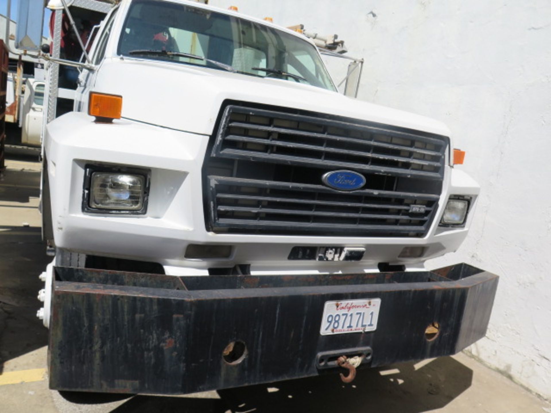 Ford 370-2V Basket Boom Lift Srv Truck Lisc# 98717L1 w/ Diesel,5-Sp Manual,NOT FOR CA USE,SOLD AS IS - Image 2 of 21