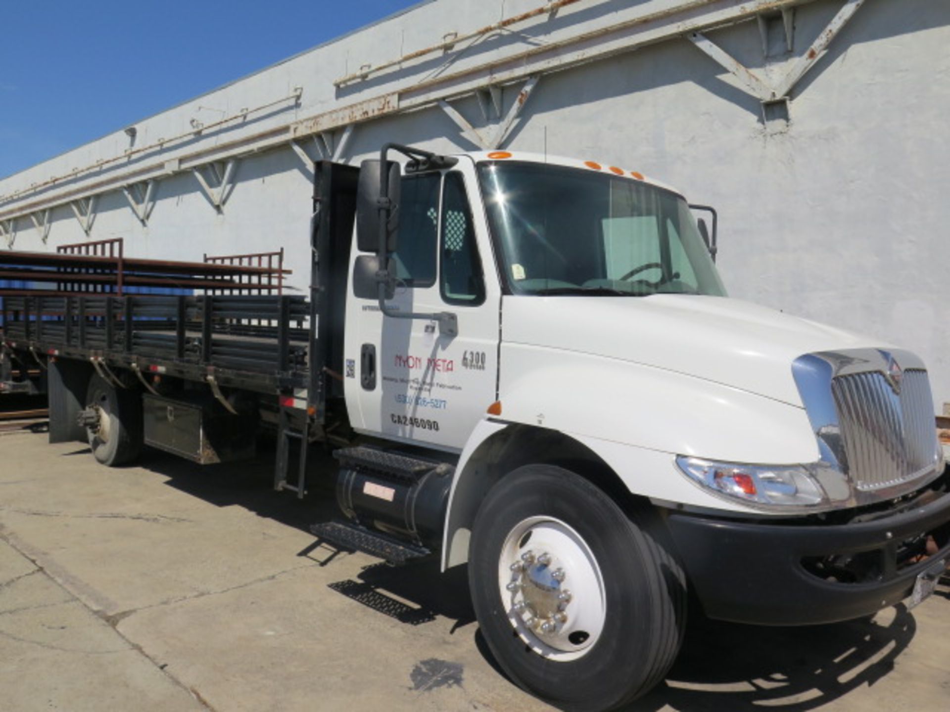 2005 International 4300 DT466 24’ Stake Bed Lisc# 19920K1 w/ Diesel, Auto,NOT FOR CA USE, SOLD AS IS