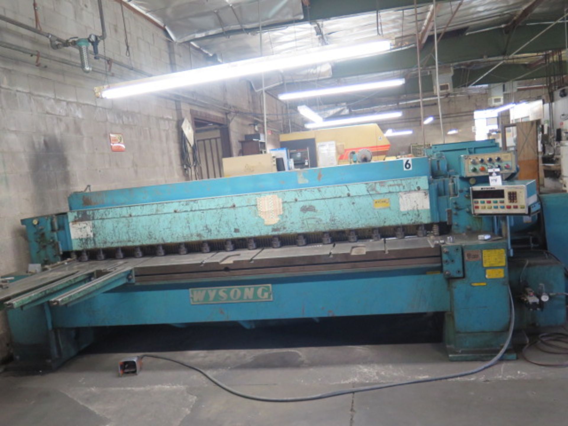 Wysong mdl. 1025 ¼” x 122” Power Shear w/ Wysong Controls and Back Gauging, 128” Sq Arm, SOLD AS IS - Image 9 of 10