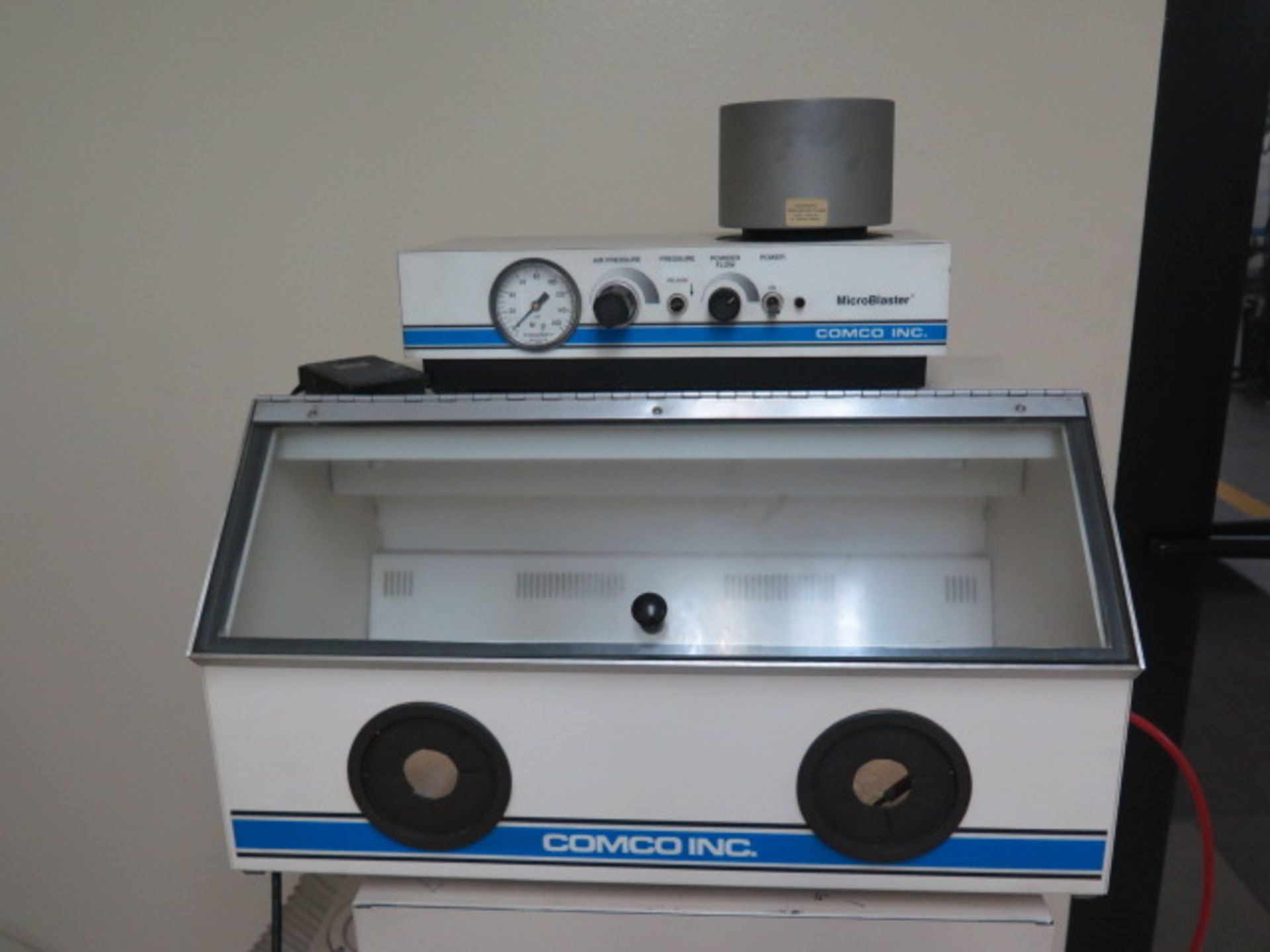 Comco “Micro Blaster” mdl. WS2200-1 Micro Blasting System s/n 4458 w/ MB1000-1 Cabinet SOLD AS IS - Image 2 of 10