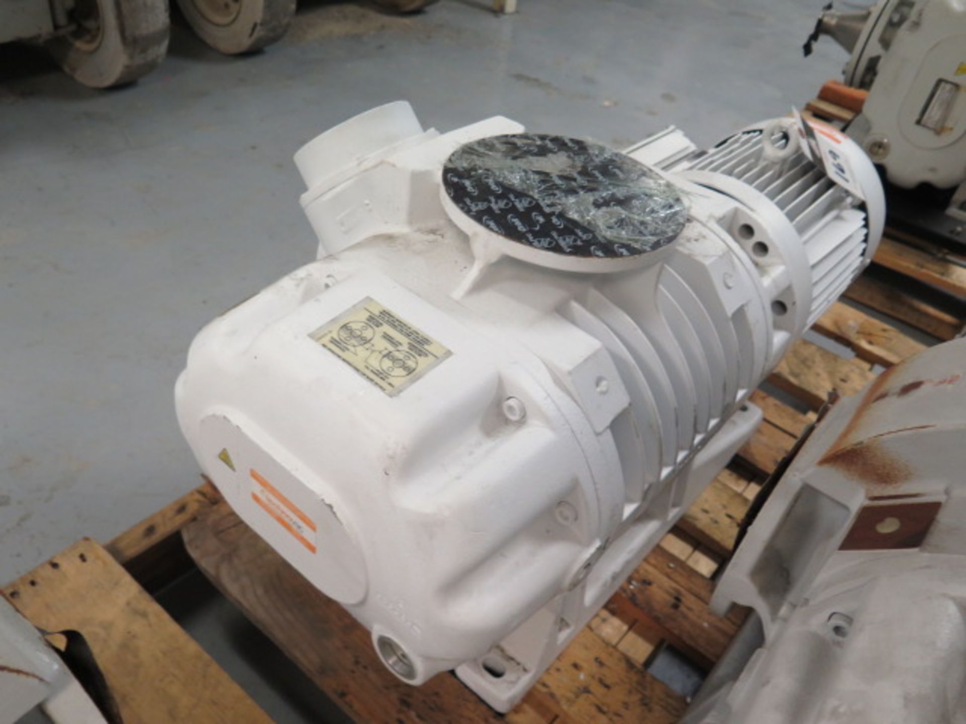 Ruvac mdl. WSU 1001 3kW Vacuum Pump (SOLD AS-IS - NO WARRANTY) - Image 4 of 9