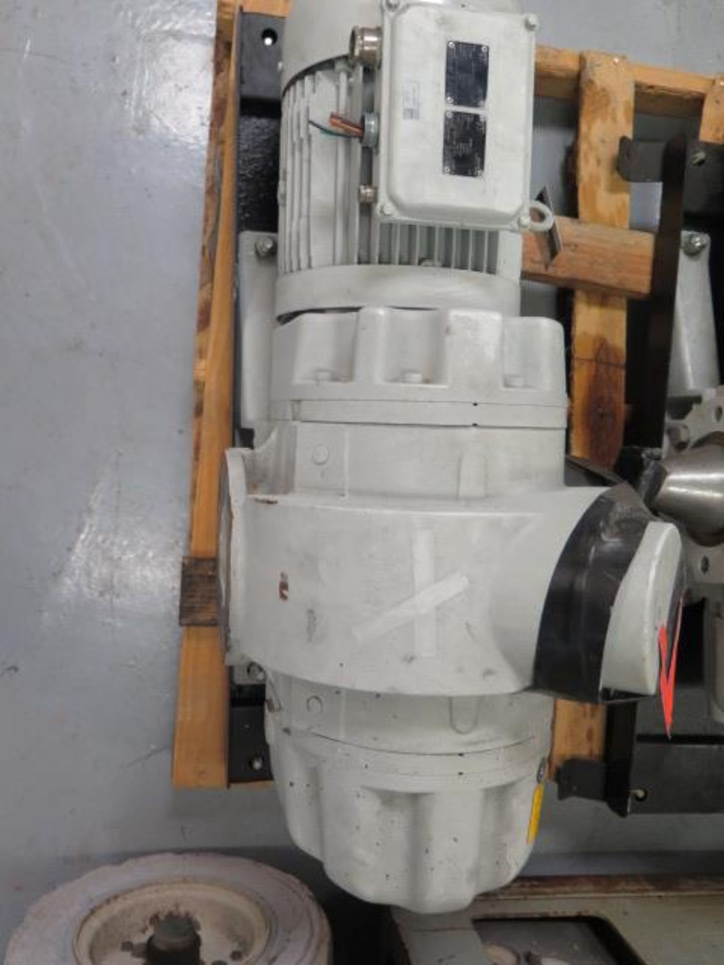 Ruvac mdl. WSU 1001 3kW Vacuum Pump (SOLD AS-IS - NO WARRANTY) - Image 5 of 8