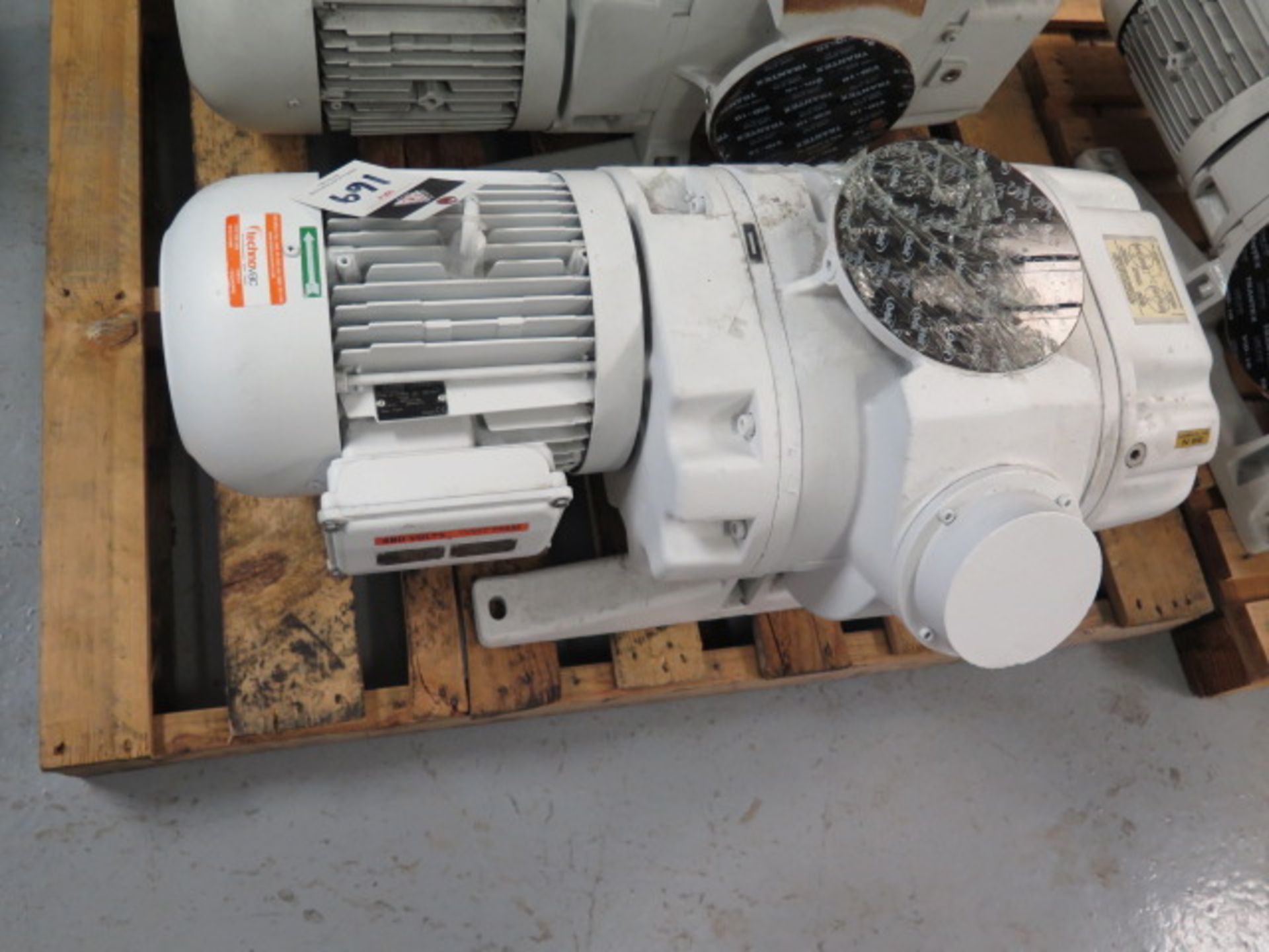 Ruvac mdl. WSU 1001 3kW Vacuum Pump (SOLD AS-IS - NO WARRANTY)