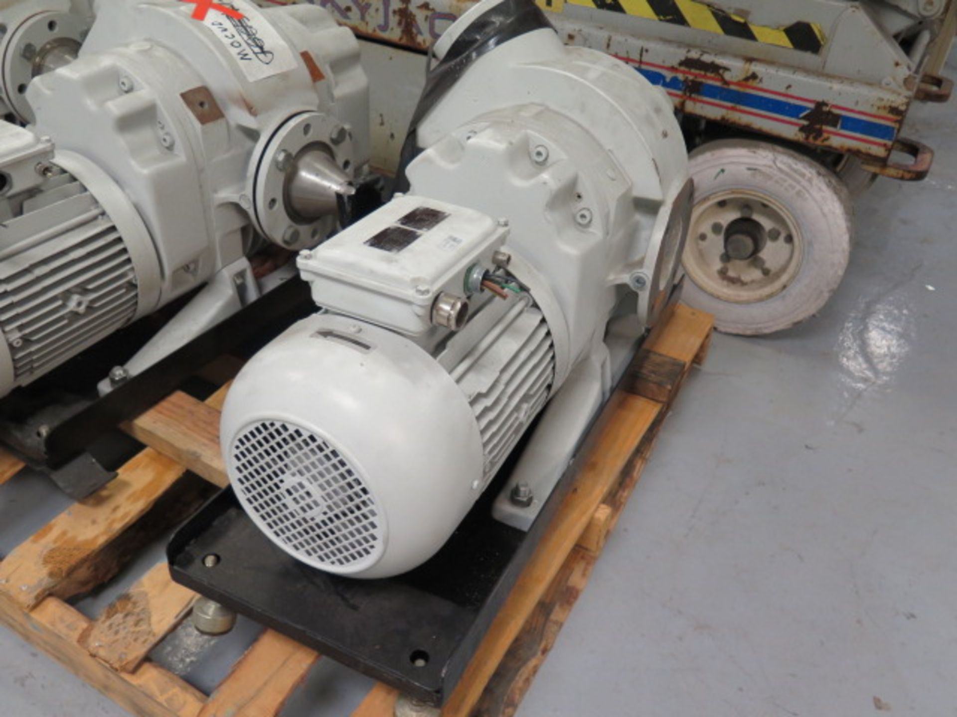 Ruvac mdl. WSU 1001 3kW Vacuum Pump (SOLD AS-IS - NO WARRANTY) - Image 2 of 8