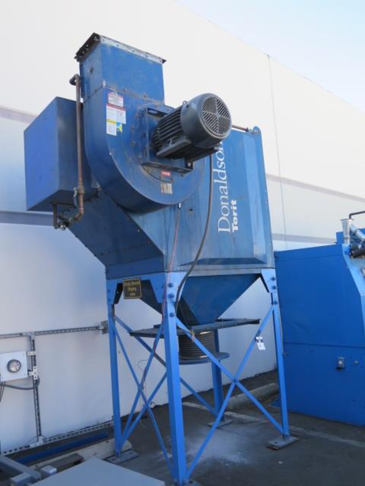 Torit Downflo mdl. DFO 2-9 4-Element Dust Collection System SOLD AS-IS Located in La Mirada CA - Image 2 of 5