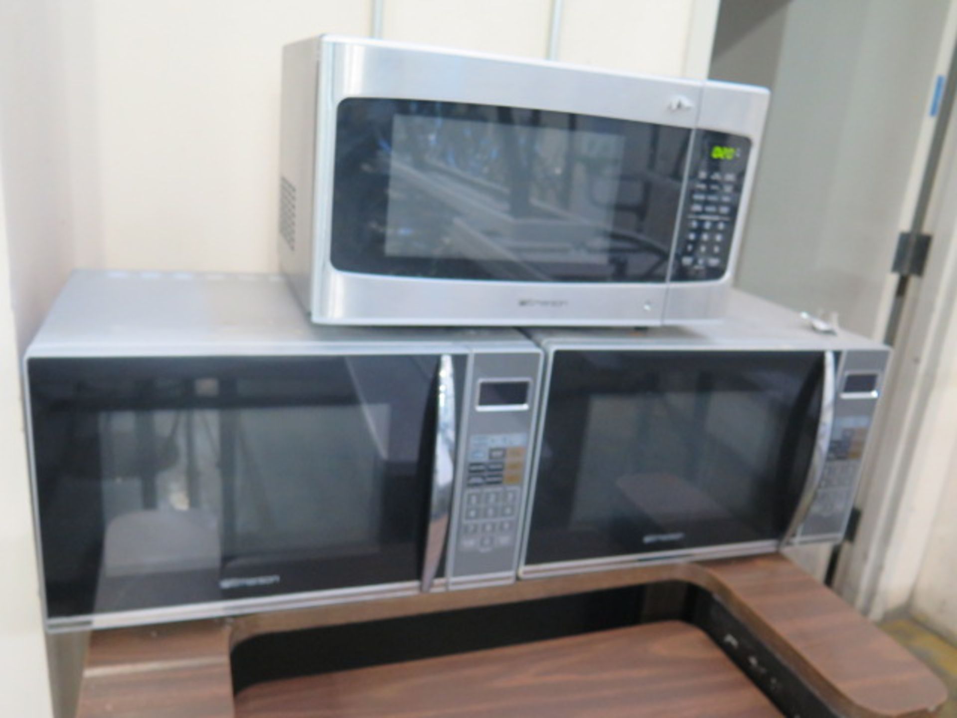 Refrigerator and Microwaves (SOLD AS-IS - NO WARRANTY) - Image 3 of 3