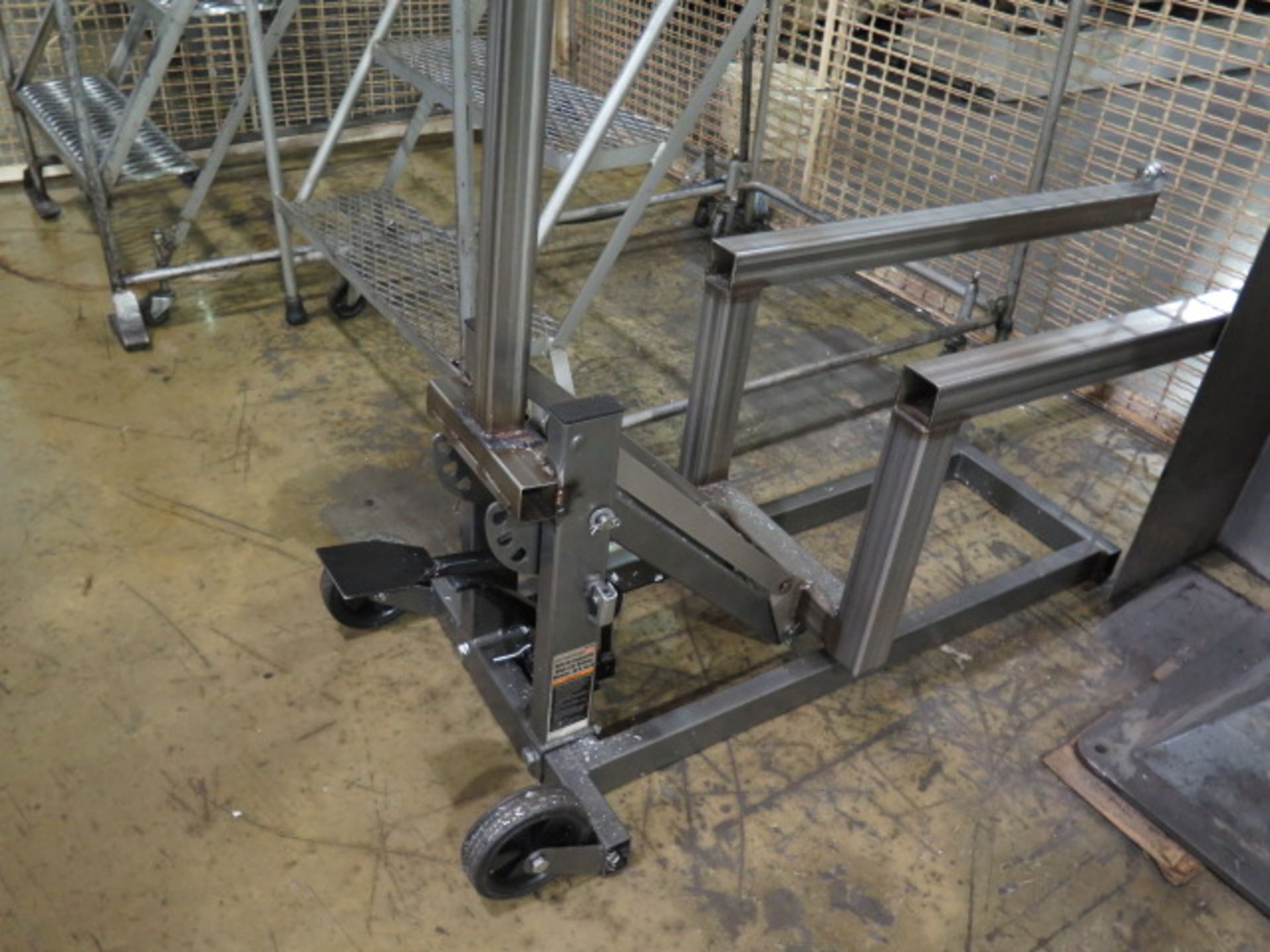 Custom Hydraulic Lift (SOLD AS-IS - NO WARRANTY) - Image 2 of 4