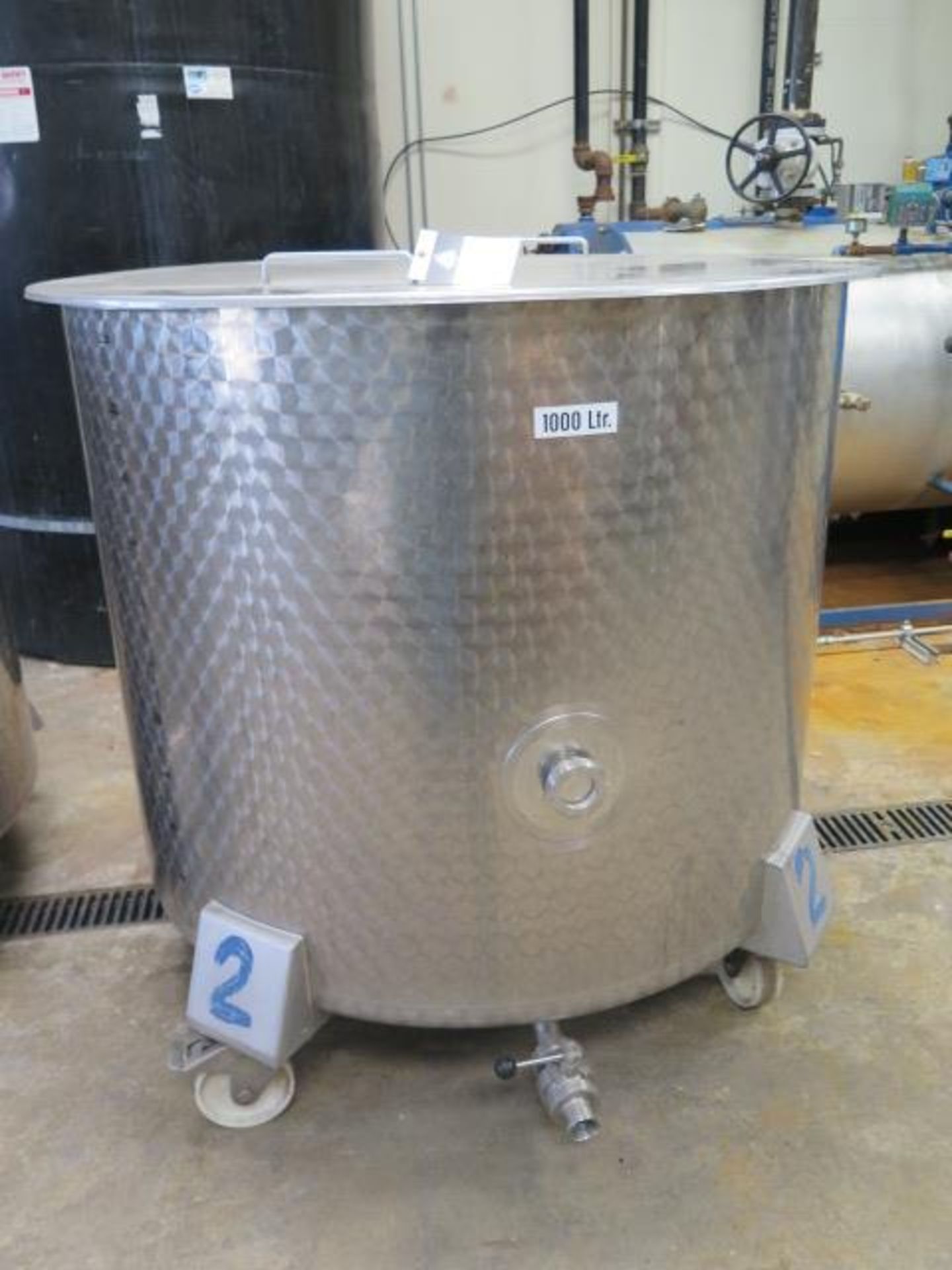 1000 Liter Stainless Steel Rolling Transfer Tank w/ Lid (SOLD AS-IS - NO WARRANTY)