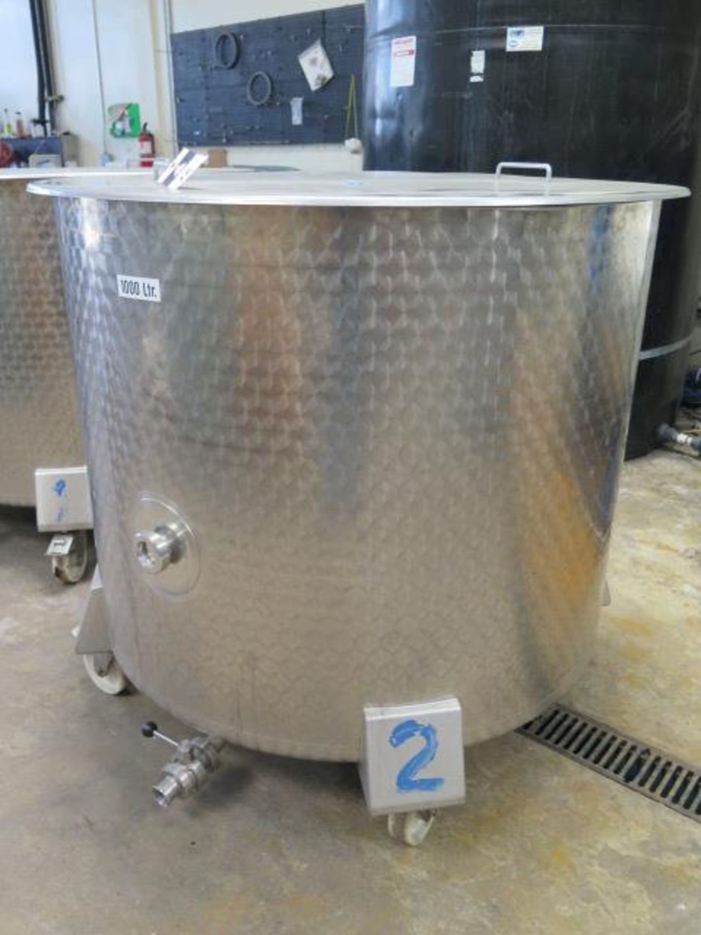 1000 Liter Stainless Steel Rolling Transfer Tank w/ Lid (SOLD AS-IS - NO WARRANTY) - Image 2 of 9