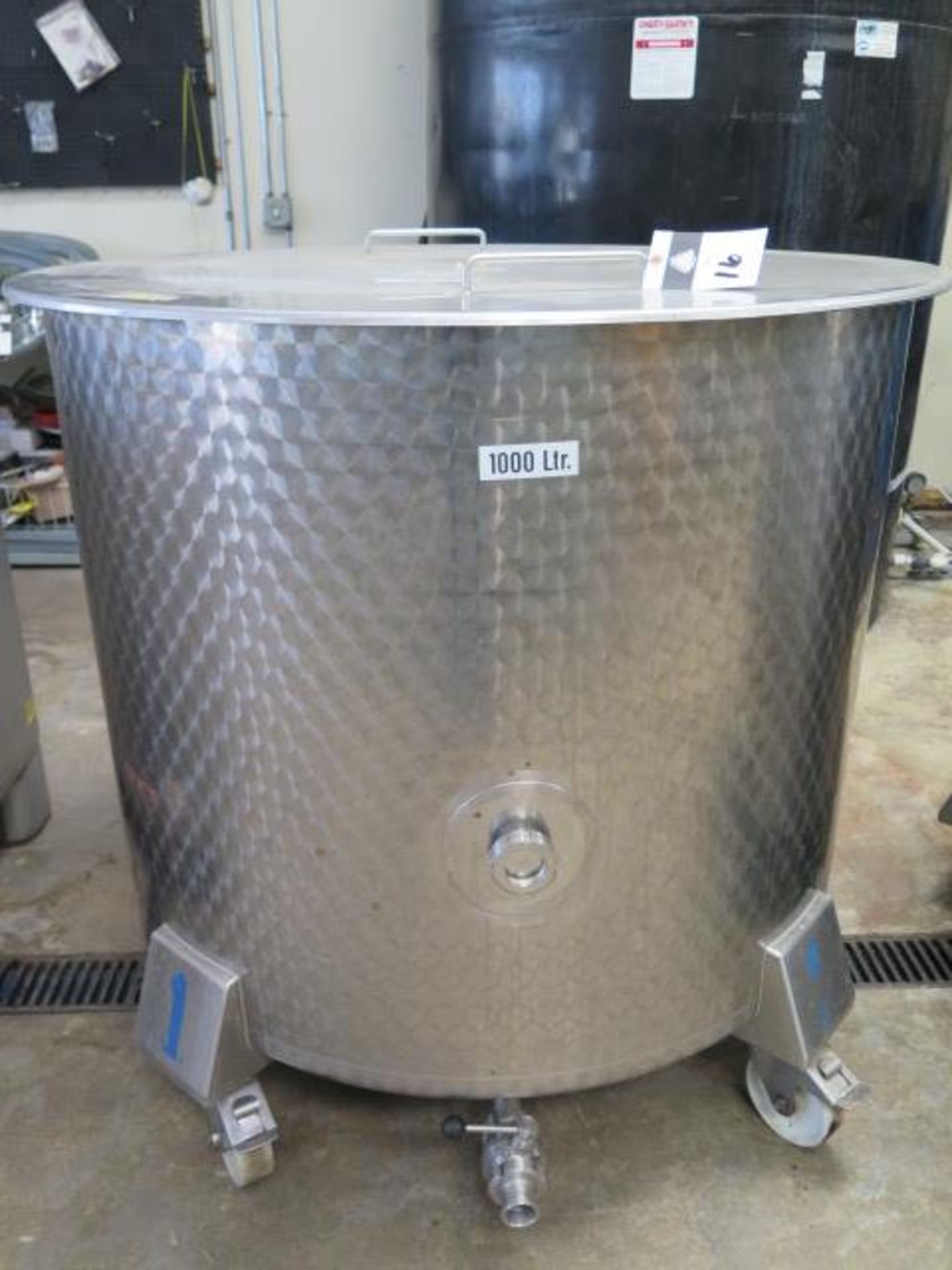 1000 Liter Stainless Steel Rolling Transfer Tank w/ Lid (SOLD AS-IS - NO WARRANTY)