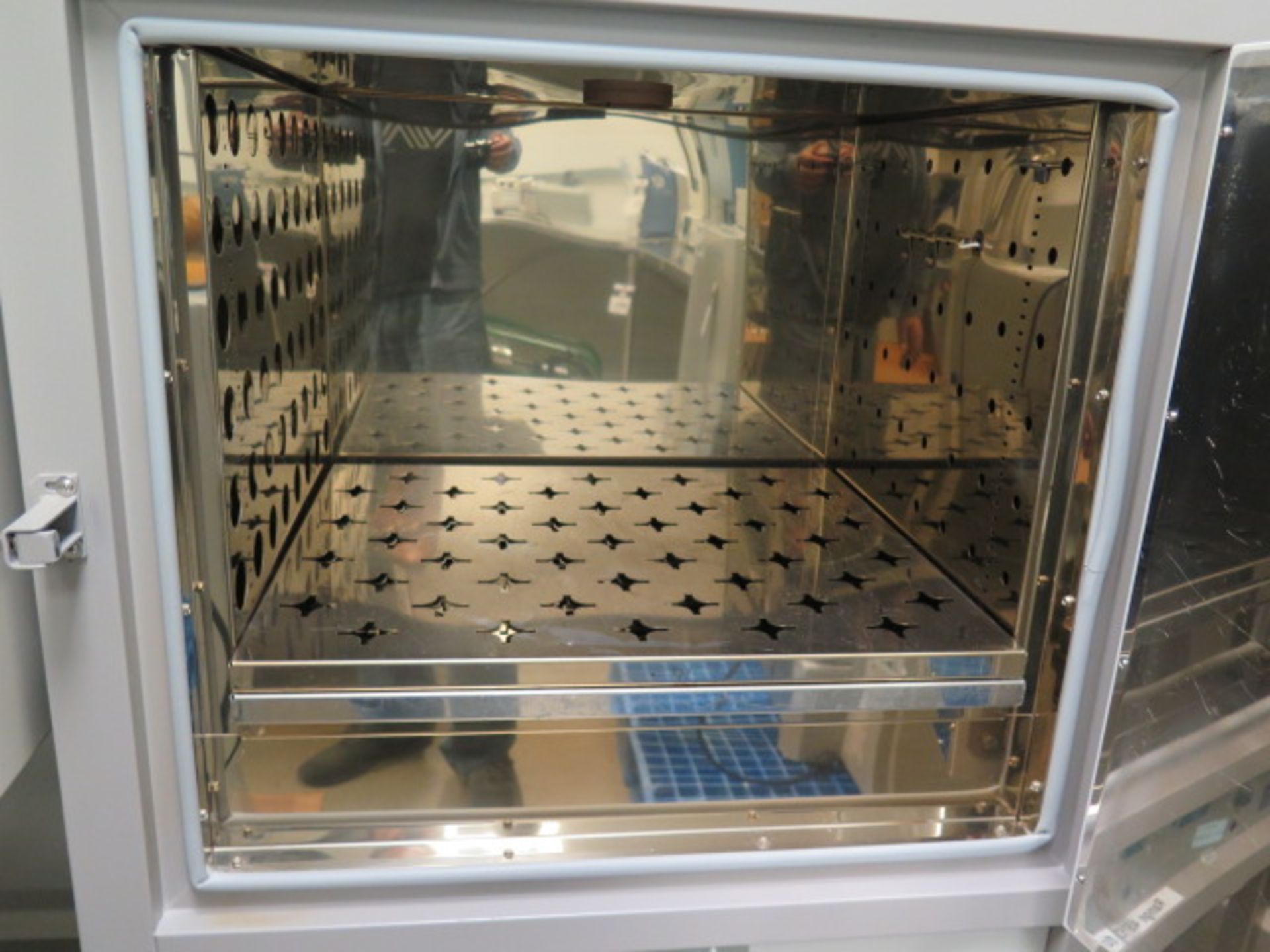 VWR mdl. 1370FM Lab Oven s/n 0700900 45-200 Degrees C (SOLD AS-IS - NO WARRANTY) - Image 3 of 7