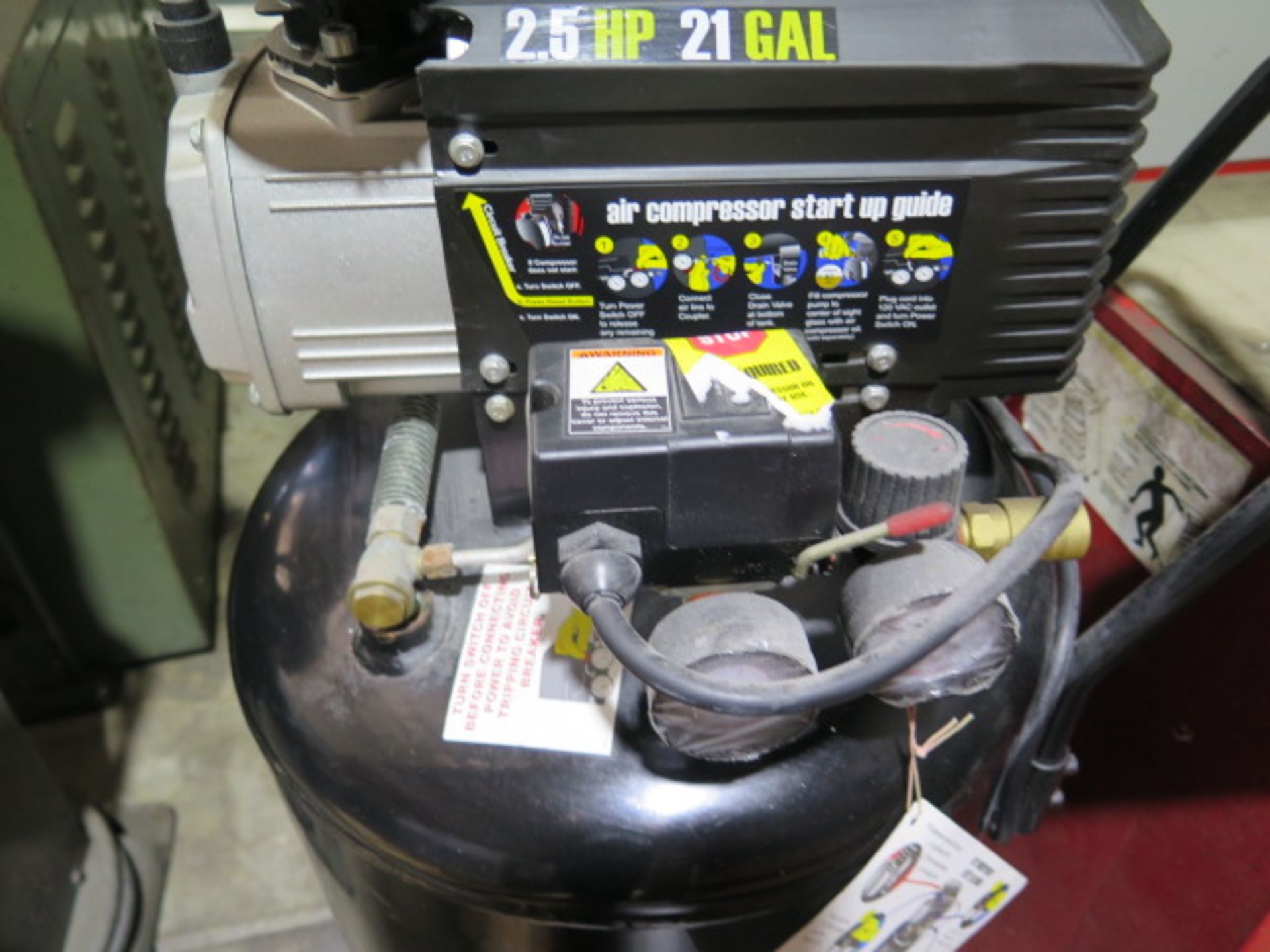 Central Pneumatic Portable 2.5Hp Air Compressor w/ 21 Gallon Tank (SOLD AS-IS - NO WARRANTY) - Image 4 of 5