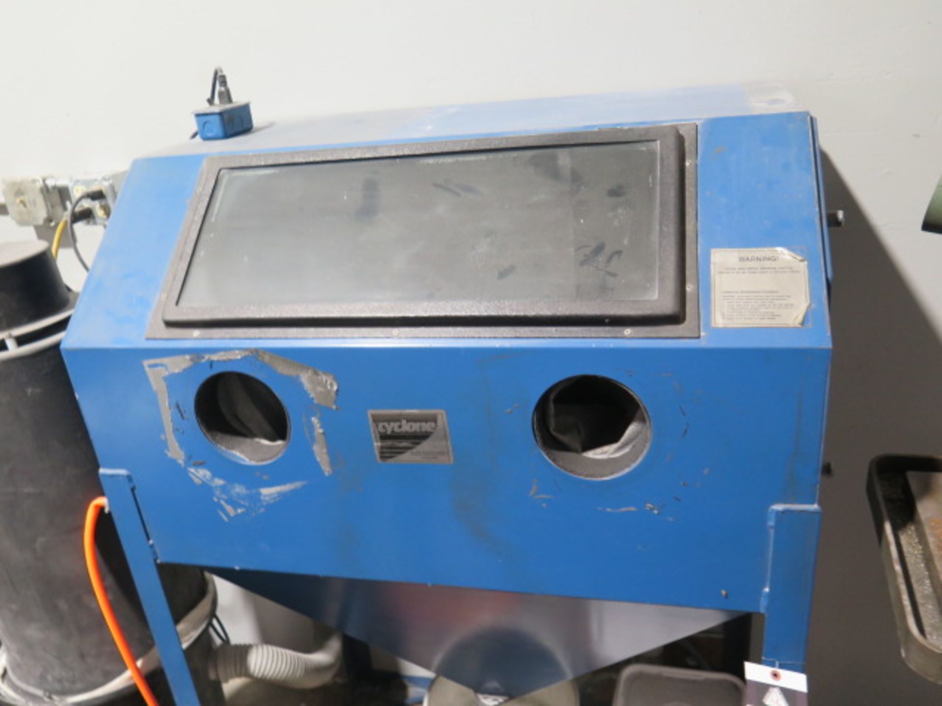 Cyclone Dry Blast Cabinet w./ Dust Collector (SOLD AS-IS - NO WARRANTY) - Bild 3 aus 7