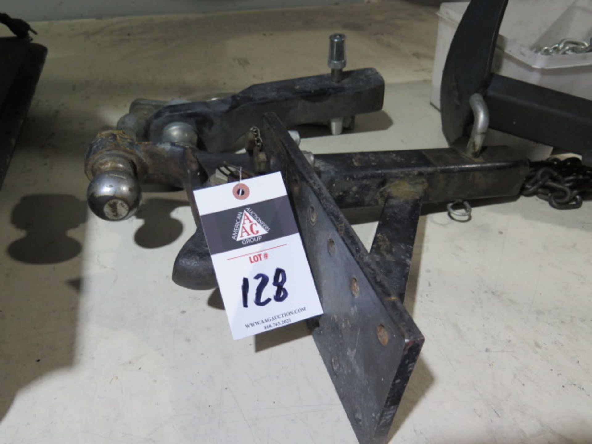 Trailer Hitch (SOLD AS-IS - NO WARRANTY)