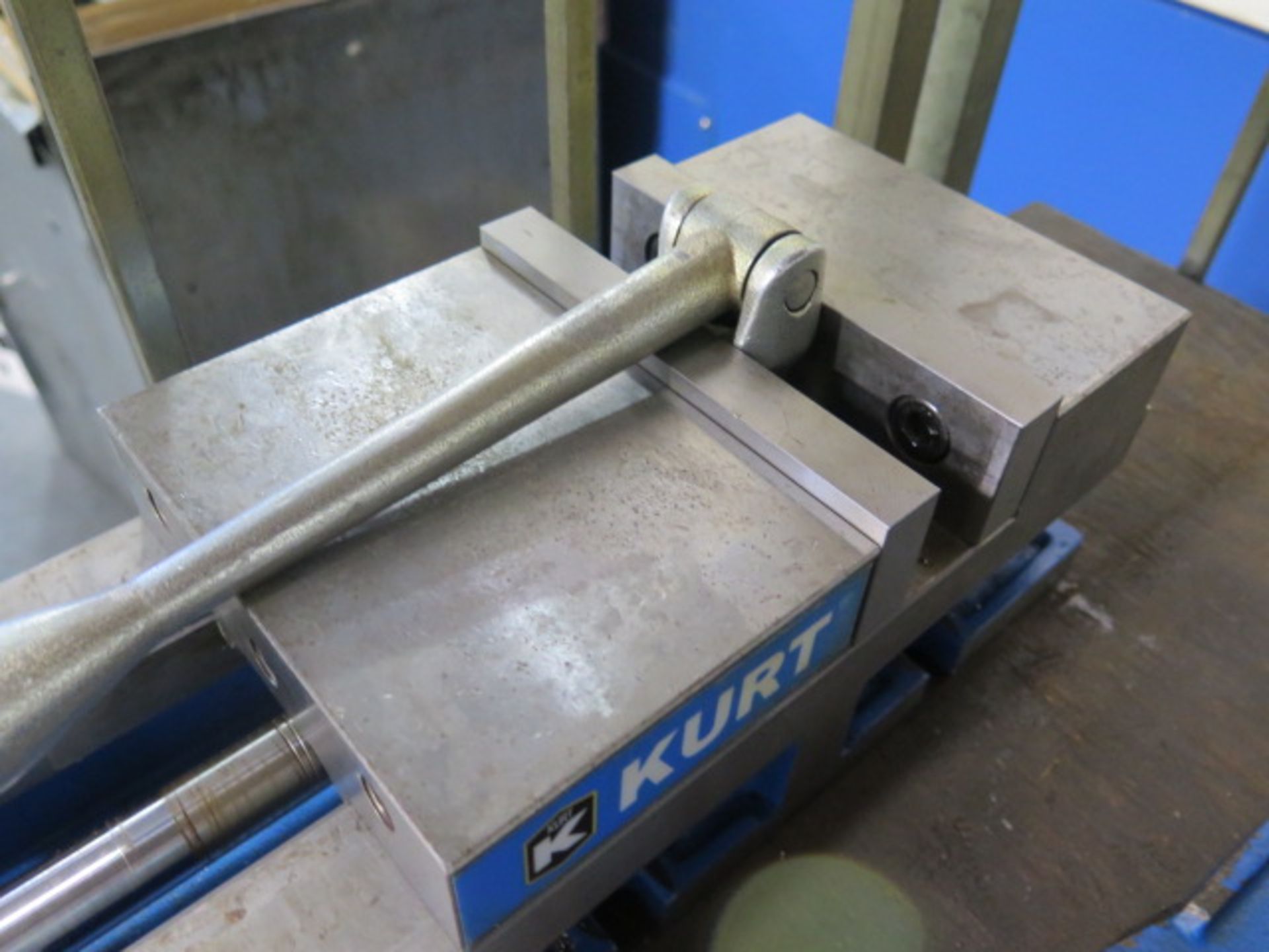 Kurt 3600V 6" Angle-Lock Vise (SOLD AS-IS - NO WARRANTY) - Image 4 of 5