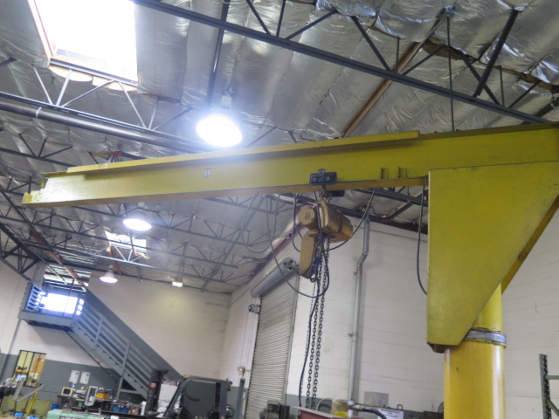 1 Ton Floor Mounted Jib Crane w/ Electric Hoist (SOLD AS-IS - NO WARRANTY) - Bild 2 aus 10