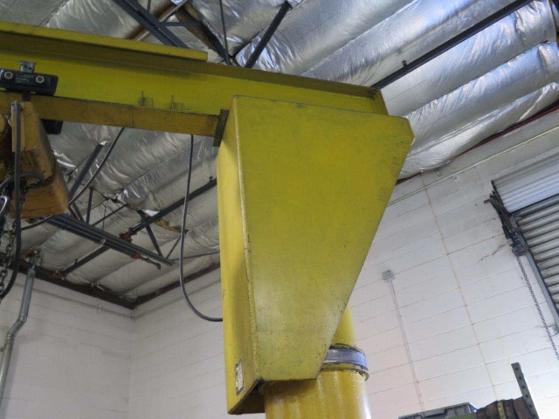 1 Ton Floor Mounted Jib Crane w/ Electric Hoist (SOLD AS-IS - NO WARRANTY) - Bild 4 aus 10